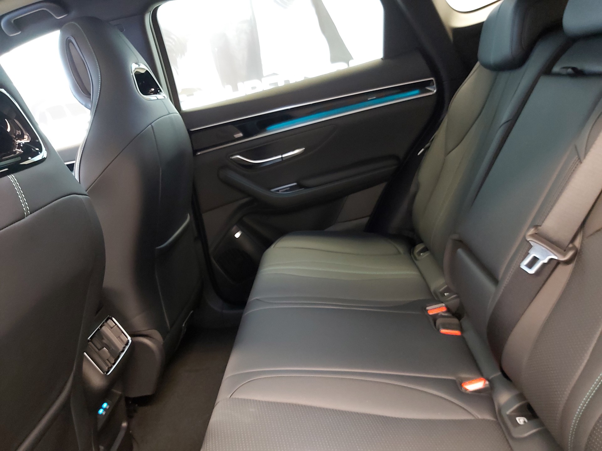 BYD Seal U DM-i Design AWD-image-18