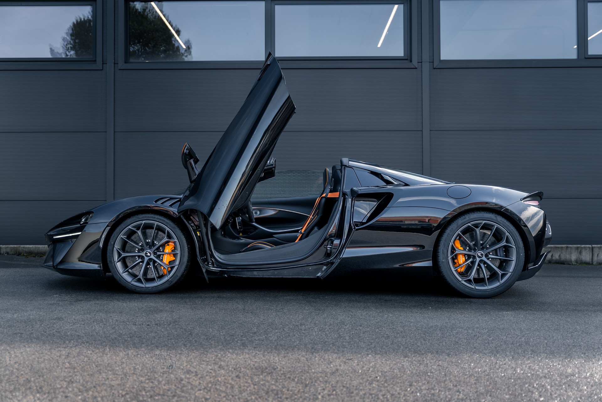 McLAREN Artura Spider-image-2
