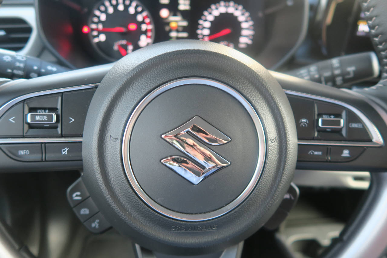 SUZUKI Swift 1.2 1st Edition Top Hybrid 4x4-image-5