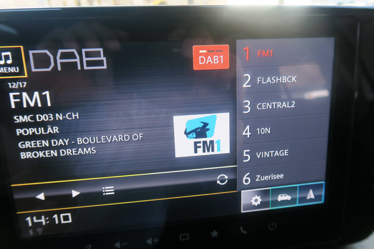 SUZUKI Swift 1.2 1st Edition Top Hybrid 4x4-image-7