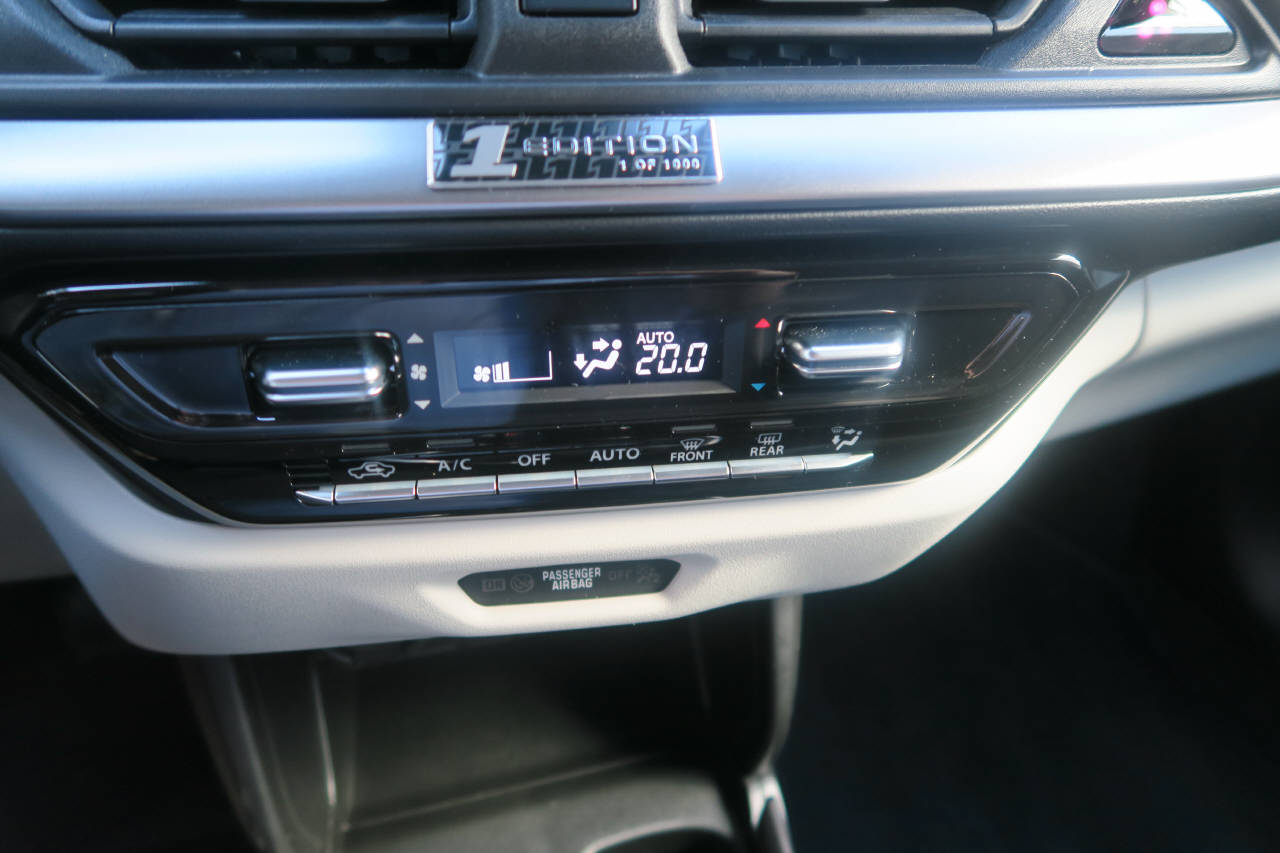 SUZUKI Swift 1.2 1st Edition Top Hybrid 4x4-image-10