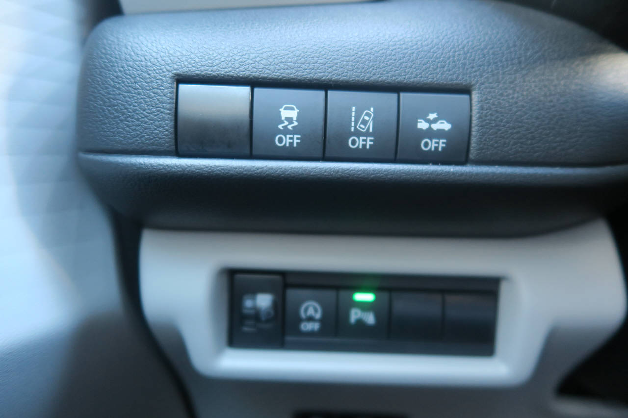 SUZUKI Swift 1.2 1st Edition Top Hybrid 4x4-image-11