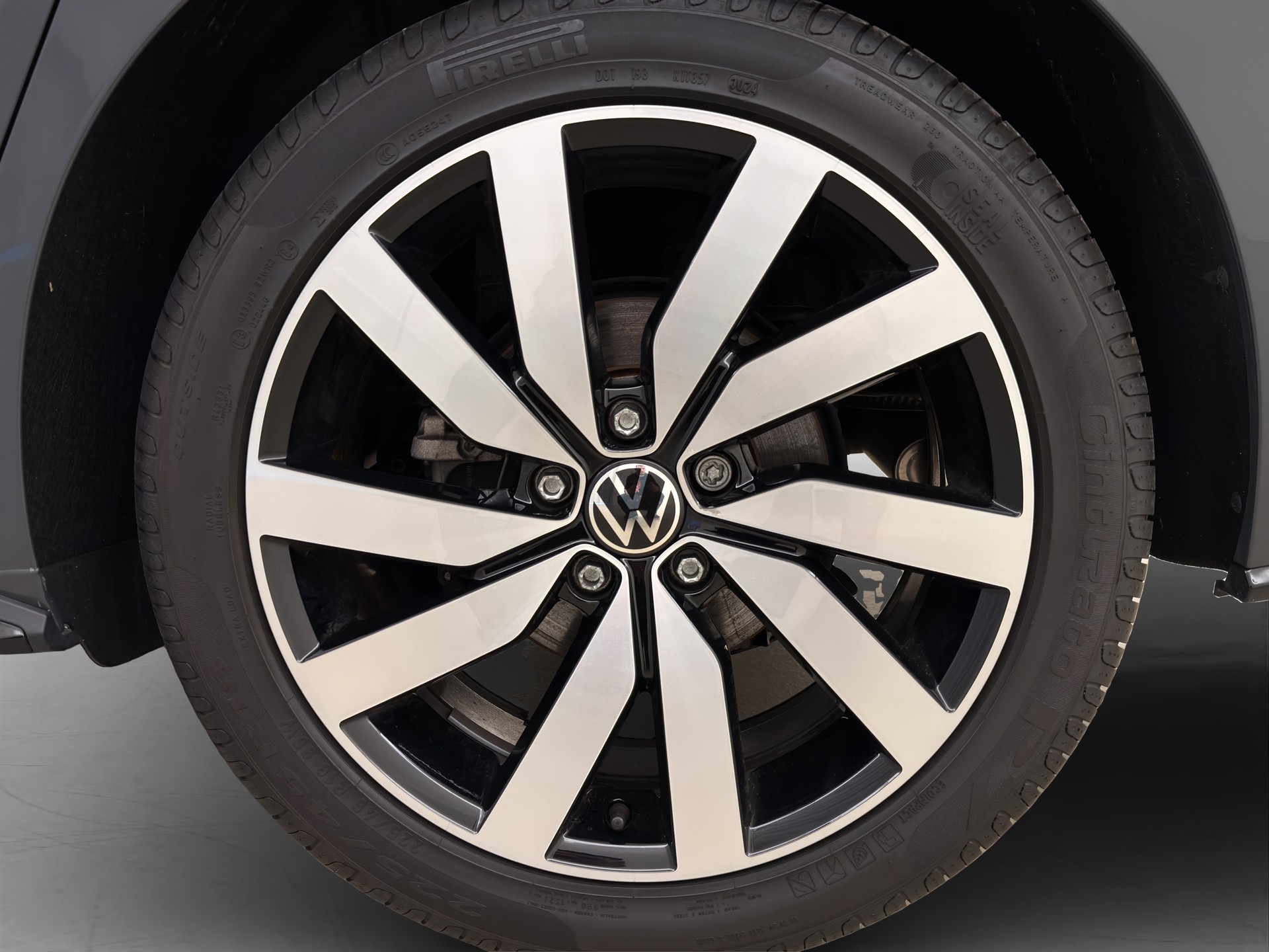VW Touran 2.0 TDI Comfort DSG R-Line-image-3
