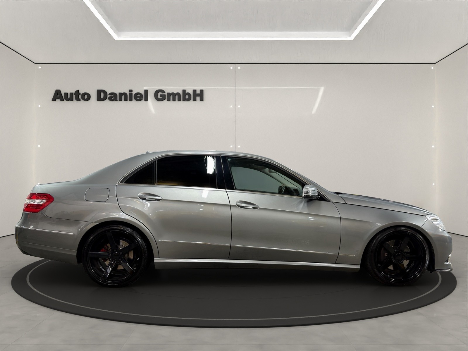 MERCEDES-BENZ E 350 CGI BlueEfficiency Avantgarde 7G-Tronic-image-4