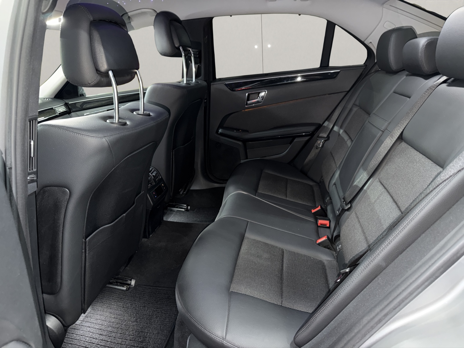 MERCEDES-BENZ E 350 CGI BlueEfficiency Avantgarde 7G-Tronic-image-13