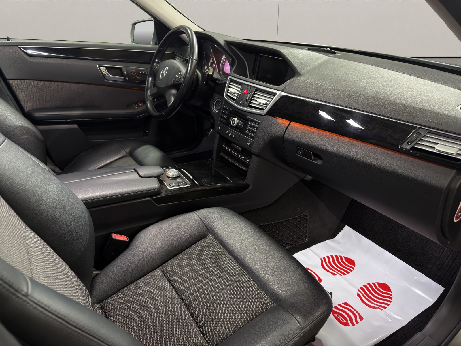 MERCEDES-BENZ E 350 CGI BlueEfficiency Avantgarde 7G-Tronic-image-11