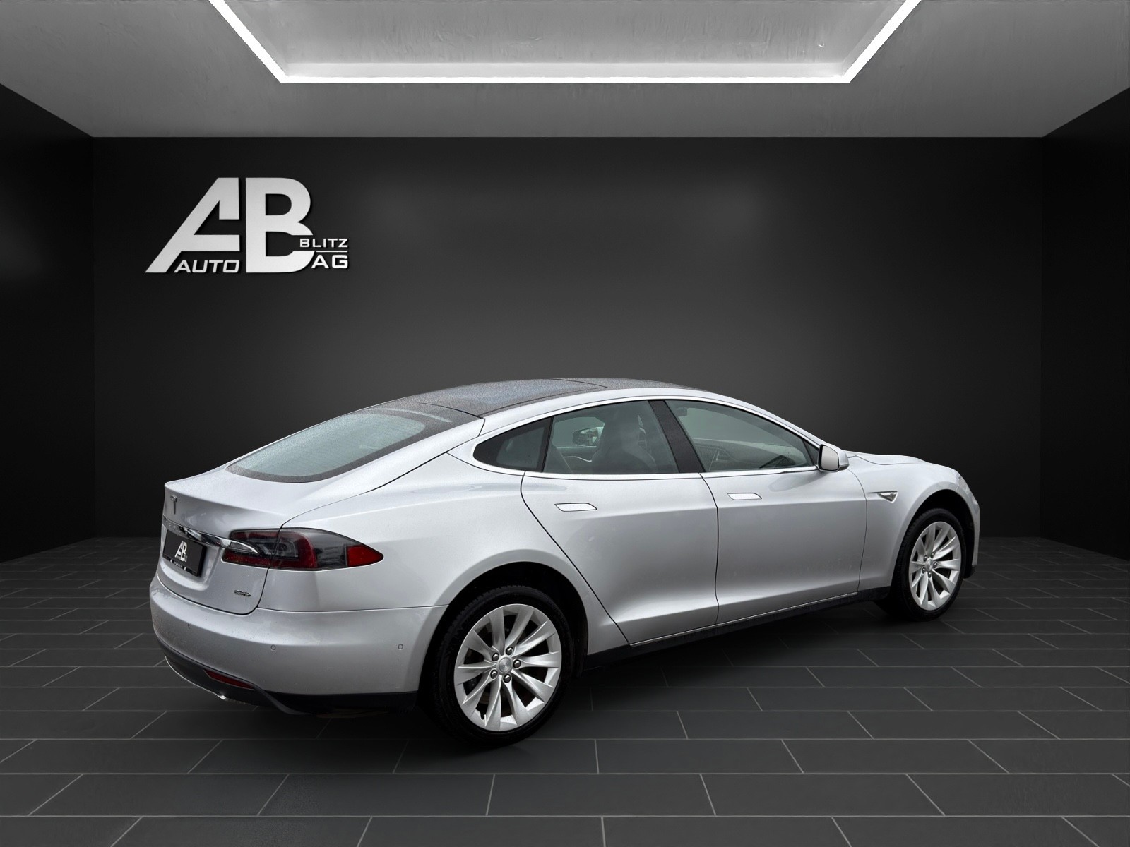 TESLA Model S 85 D 4x4 mit 525 PS-image-4