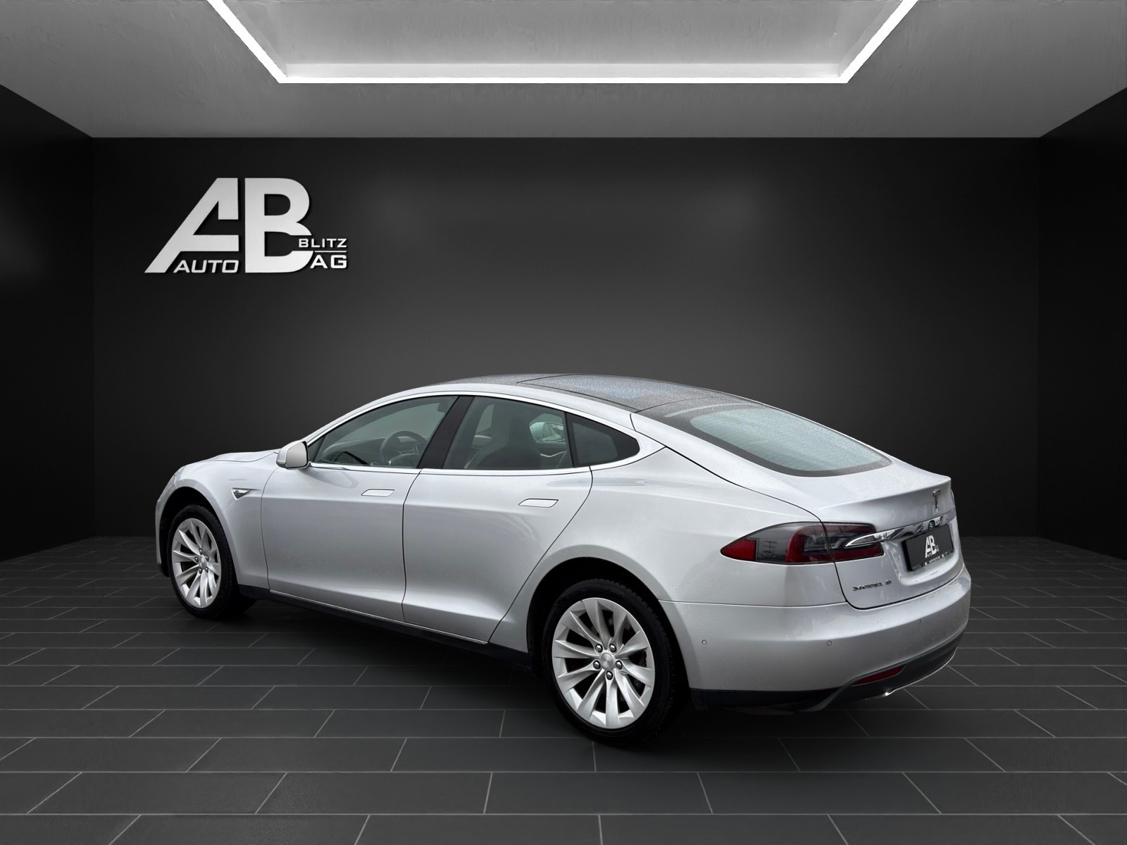 TESLA Model S 85 D 4x4 mit 525 PS-image-2