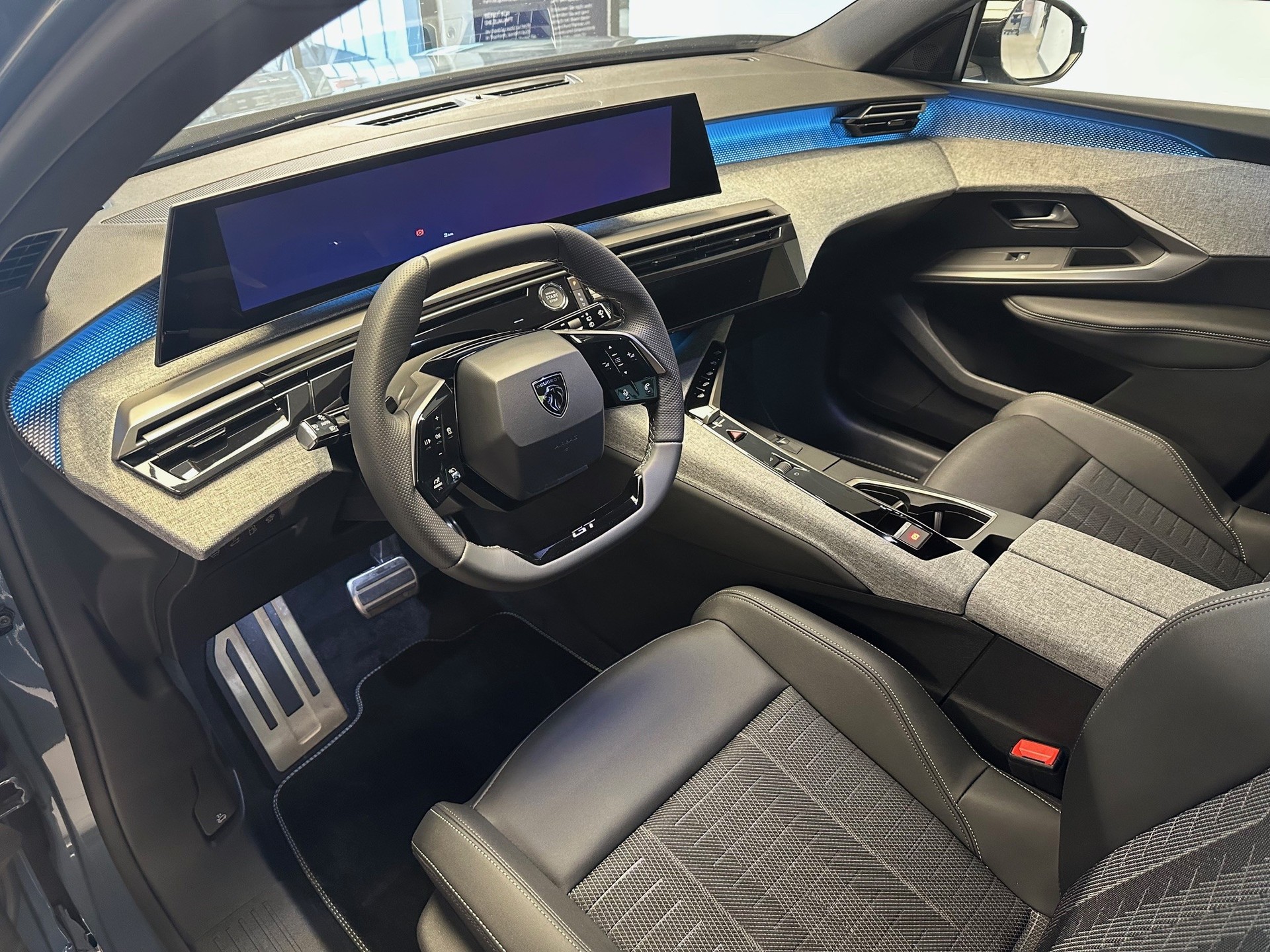 PEUGEOT 5008 1.6 PHEV 225 GT-image-10