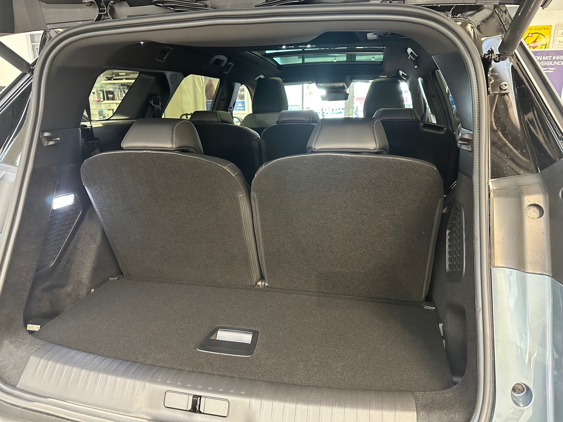 PEUGEOT 5008 1.6 PHEV 225 GT-image-6