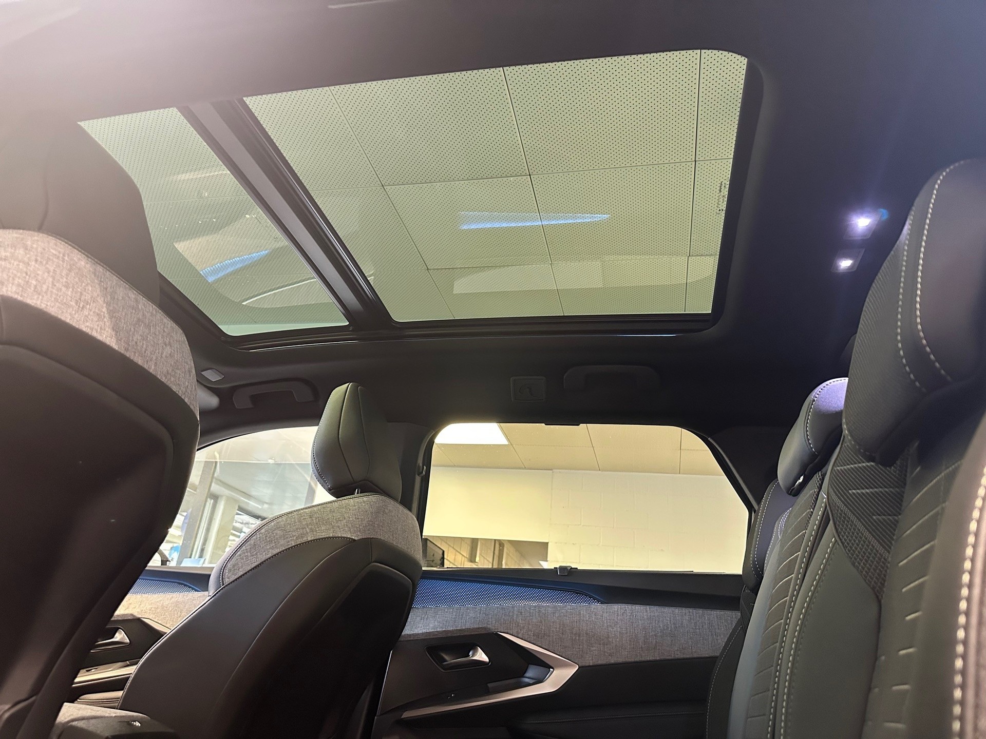 PEUGEOT 5008 1.6 PHEV 225 GT-image-9