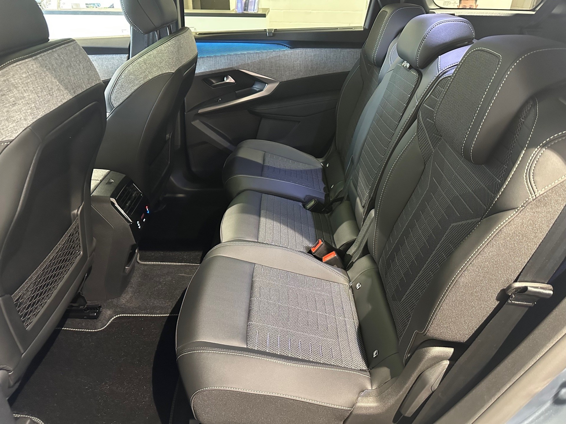 PEUGEOT 5008 1.6 PHEV 225 GT-image-8