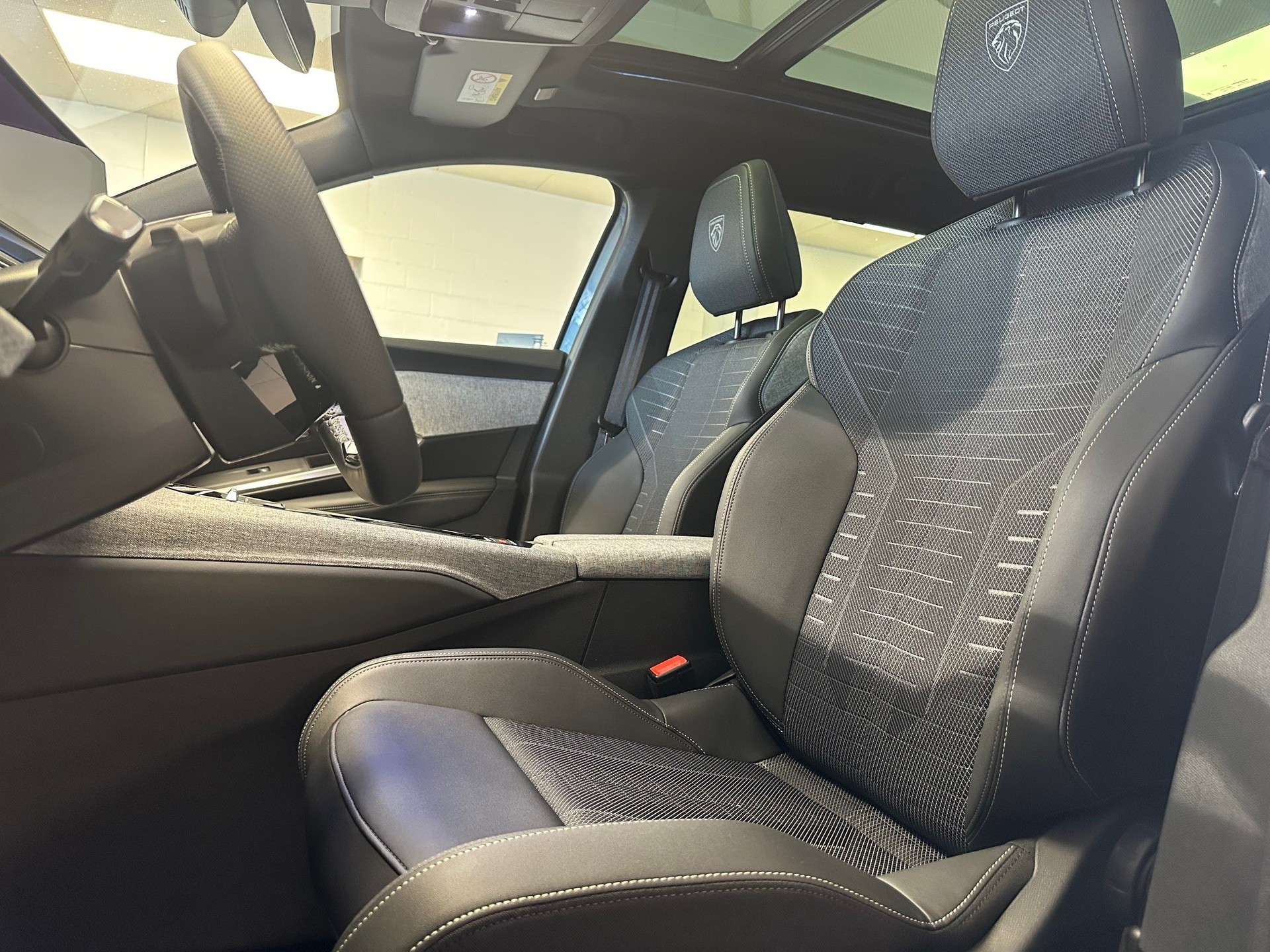 PEUGEOT 5008 1.6 PHEV 225 GT-image-11