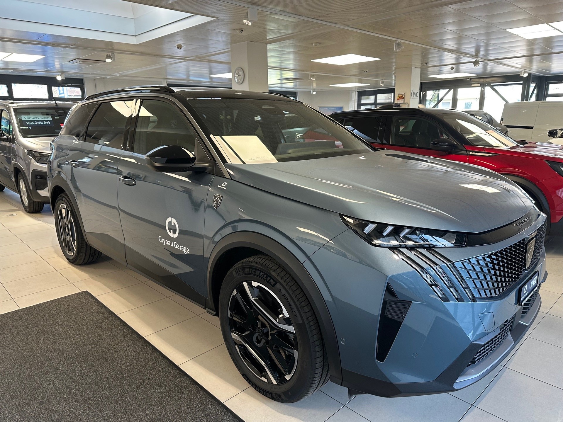 PEUGEOT 5008 1.6 PHEV 225 GT-image-2