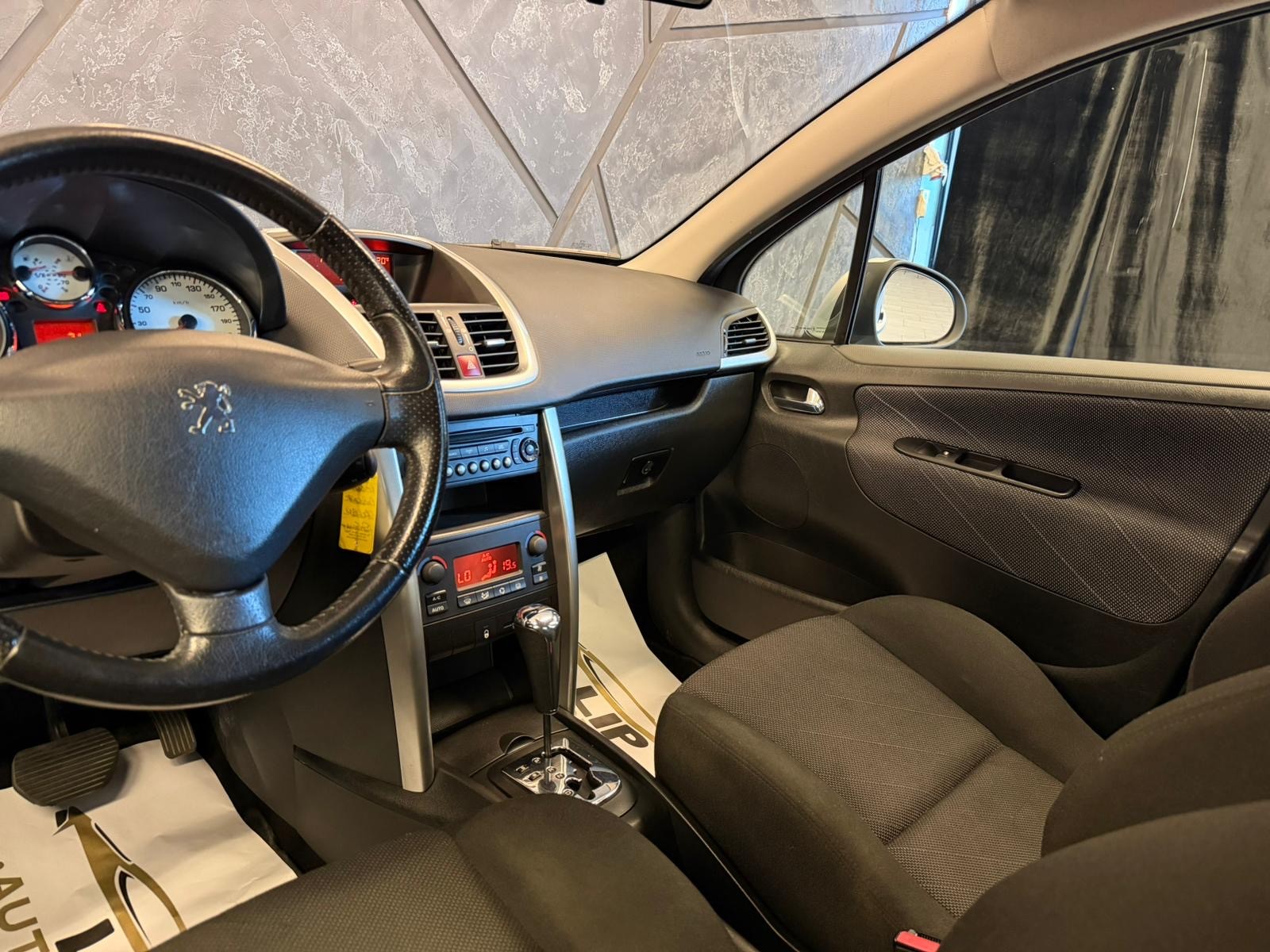 PEUGEOT 207 SW 1.6 16V Sport Automatic-image-9