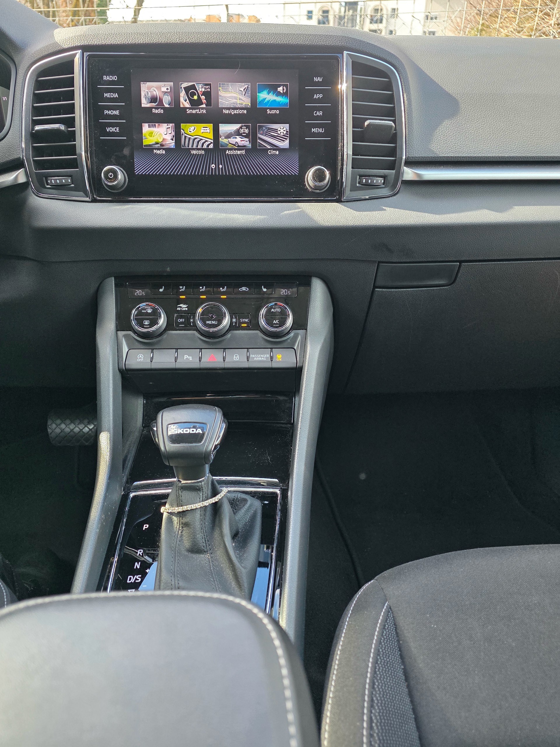 SKODA Karoq 1.5 TSI Ambition DSG-image-2