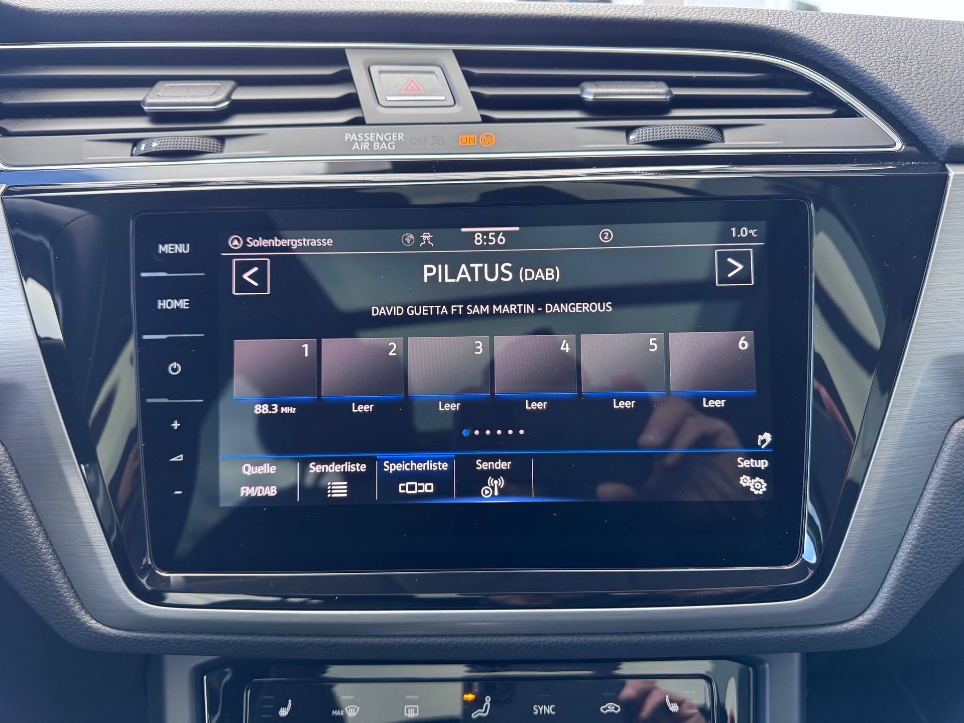 VW Touran 2.0 TDI BlueMotion Technology Comfortline DSG+7 Plätzer+LED Scheinwerfer+Navi+ACC+Panorama+Winterräder+-image-24