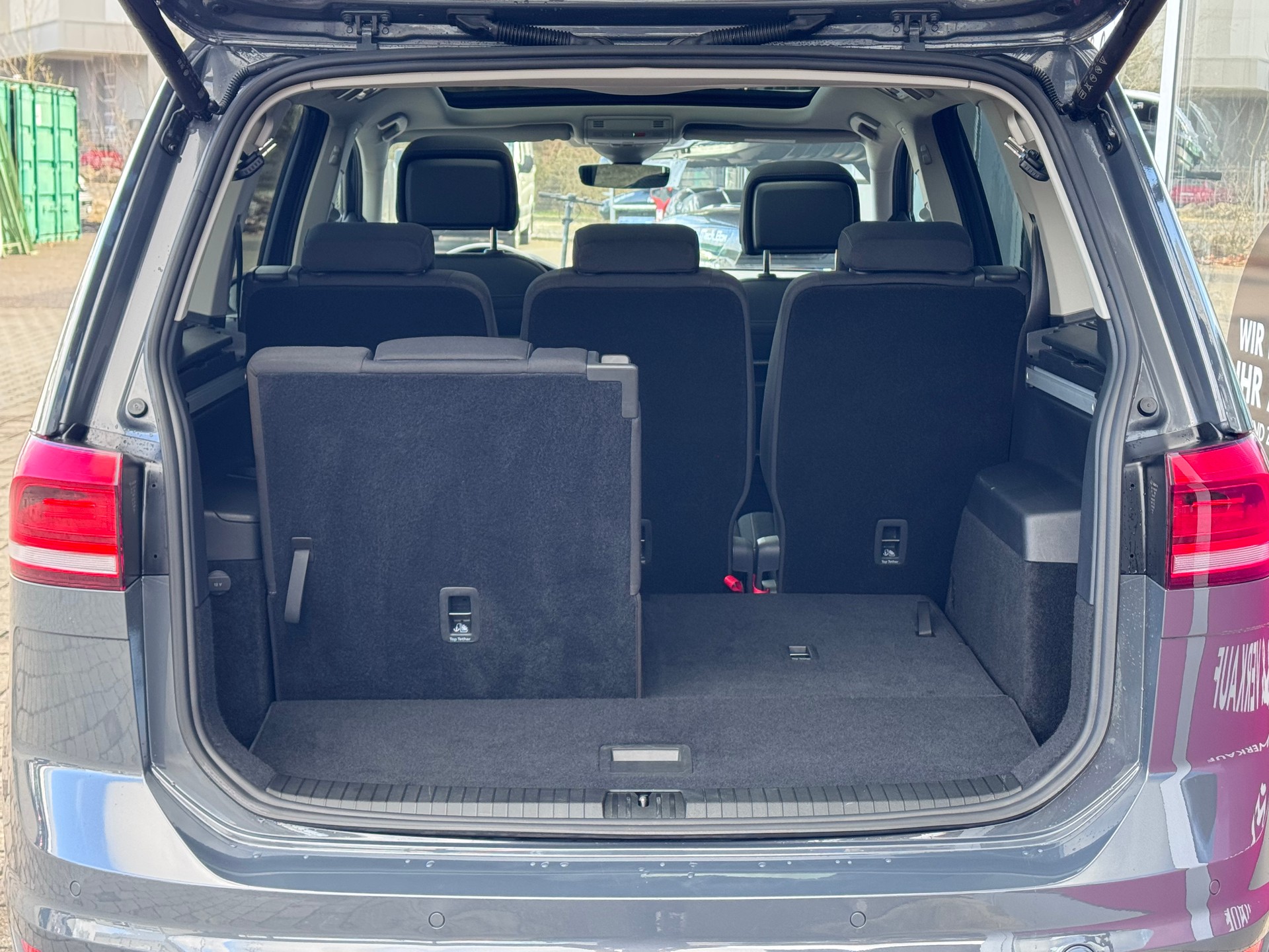 VW Touran 2.0 TDI BlueMotion Technology Comfortline DSG+7 Plätzer+LED Scheinwerfer+Navi+ACC+Panorama+Winterräder+-image-9