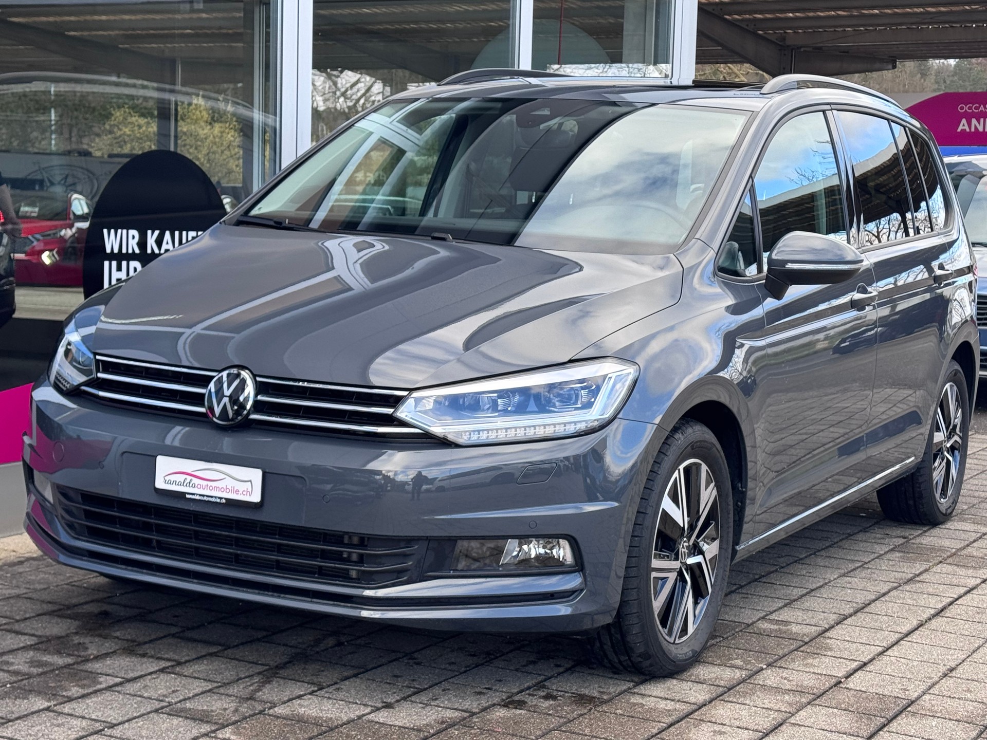 VW Touran 2.0 TDI BlueMotion Technology Comfortline DSG+7 Plätzer+LED Scheinwerfer+Navi+ACC+Panorama+Winterräder+-image-2