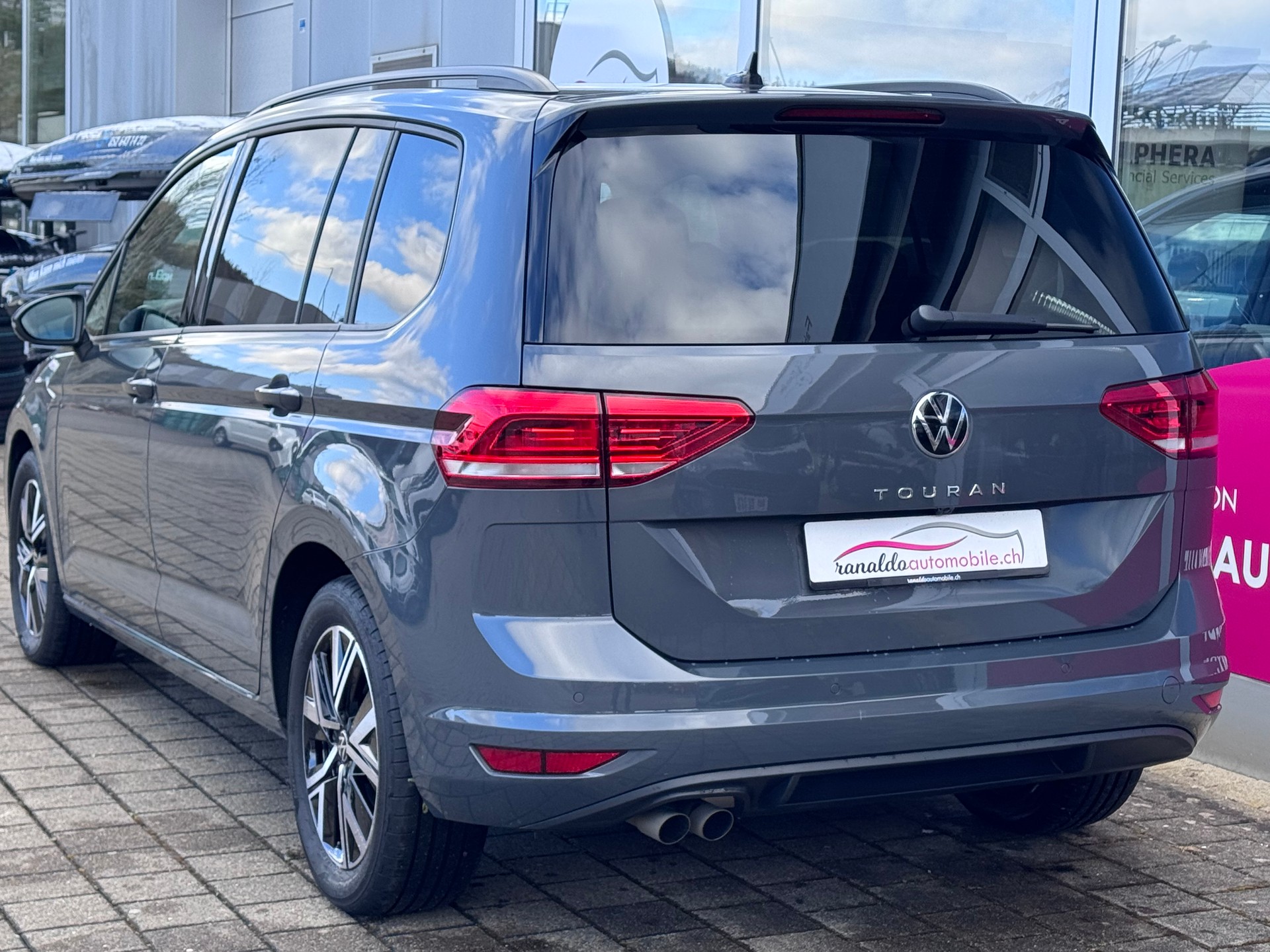 VW Touran 2.0 TDI BlueMotion Technology Comfortline DSG+7 Plätzer+LED Scheinwerfer+Navi+ACC+Panorama+Winterräder+-image-7