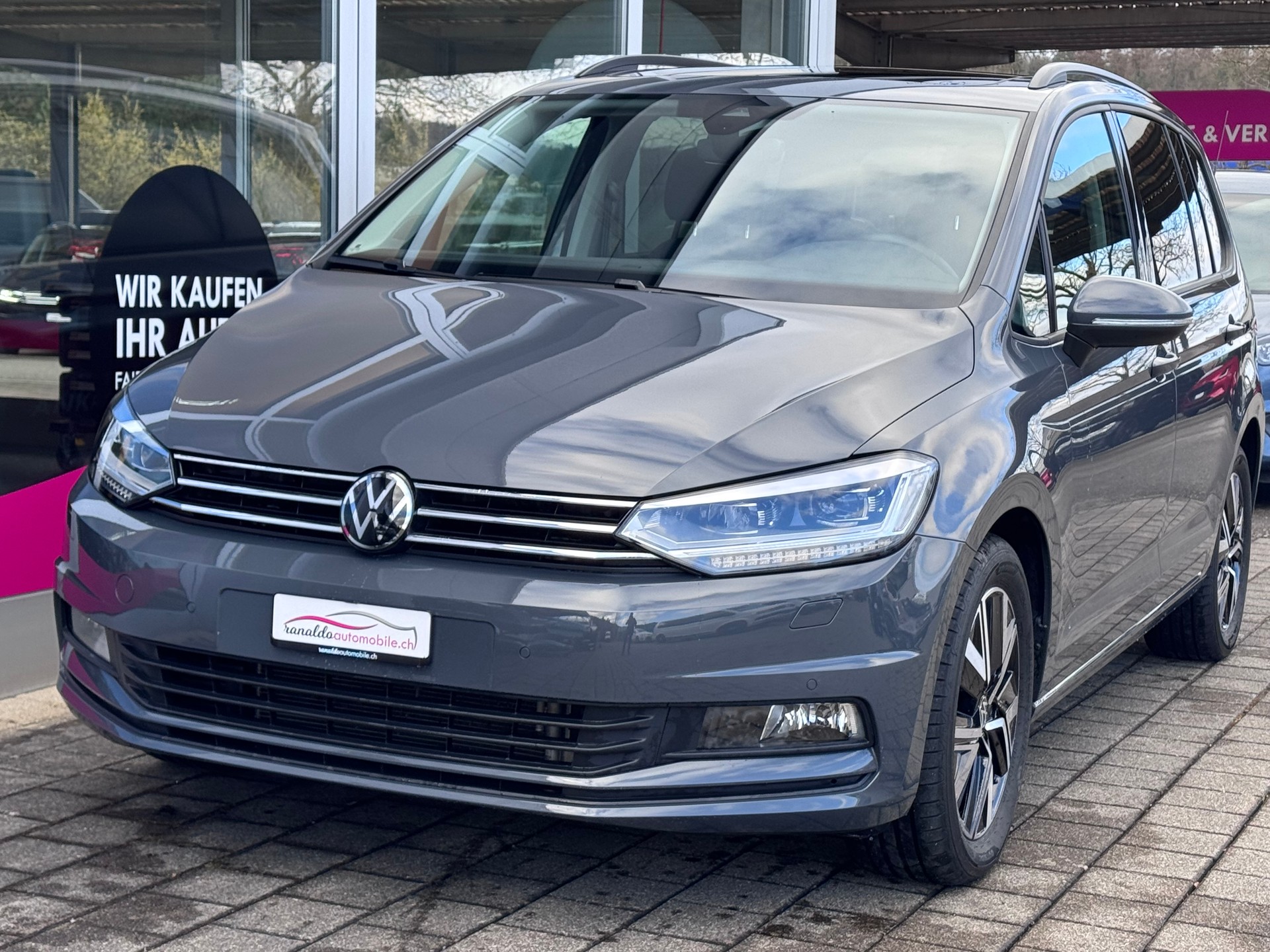VW Touran 2.0 TDI BlueMotion Technology Comfortline DSG+7 Plätzer+LED Scheinwerfer+Navi+ACC+Panorama+Winterräder+-image-1