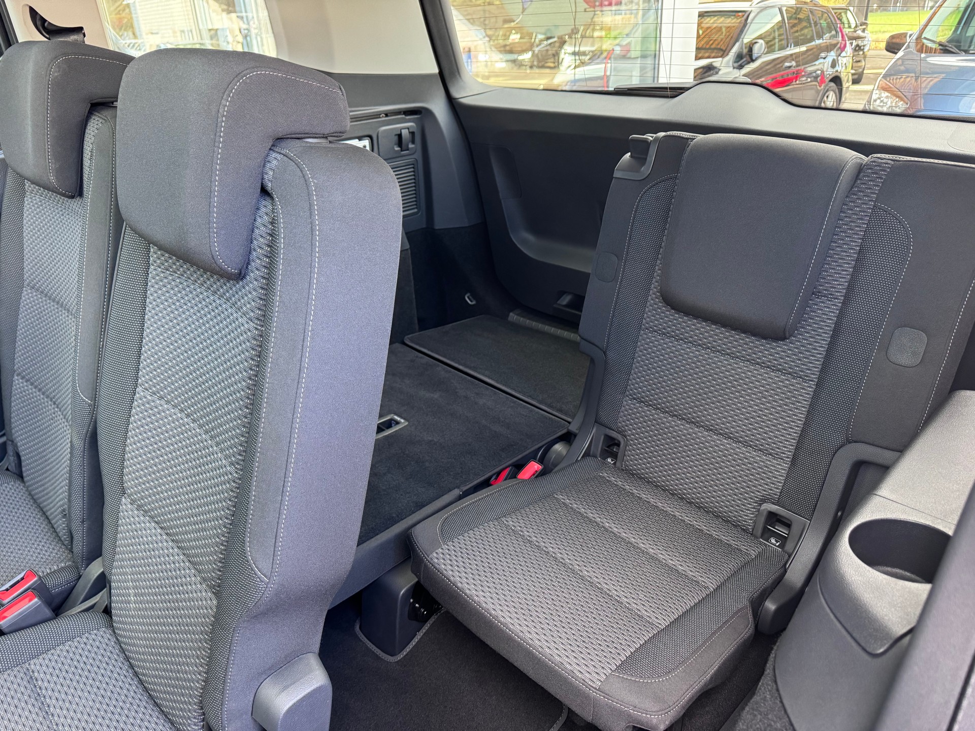 VW Touran 2.0 TDI BlueMotion Technology Comfortline DSG+7 Plätzer+LED Scheinwerfer+Navi+ACC+Panorama+Winterräder+-image-14