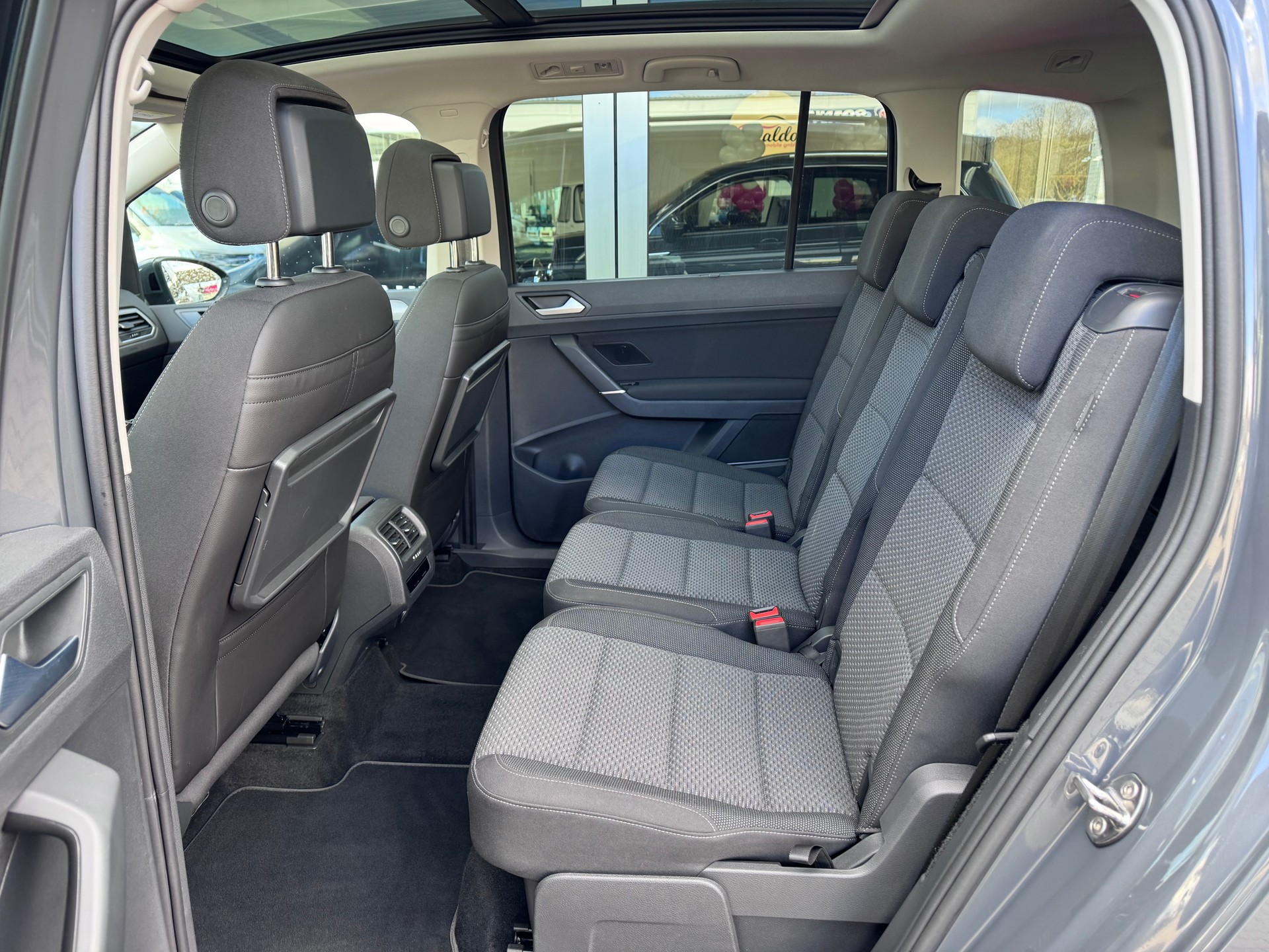 VW Touran 2.0 TDI BlueMotion Technology Comfortline DSG+7 Plätzer+LED Scheinwerfer+Navi+ACC+Panorama+Winterräder+-image-12