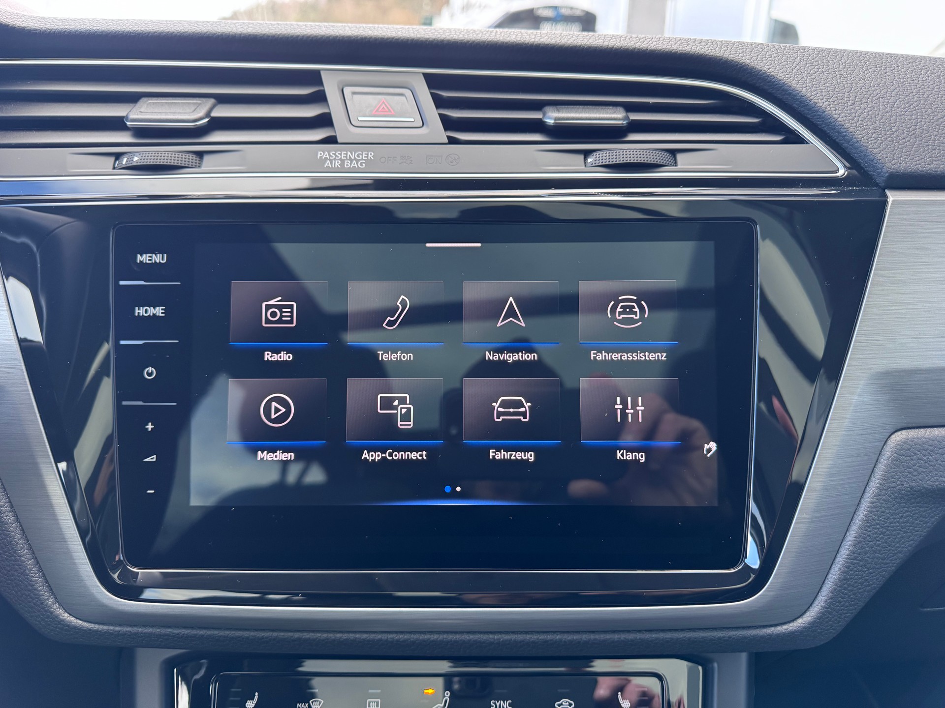VW Touran 2.0 TDI BlueMotion Technology Comfortline DSG+7 Plätzer+LED Scheinwerfer+Navi+ACC+Panorama+Winterräder+-image-26