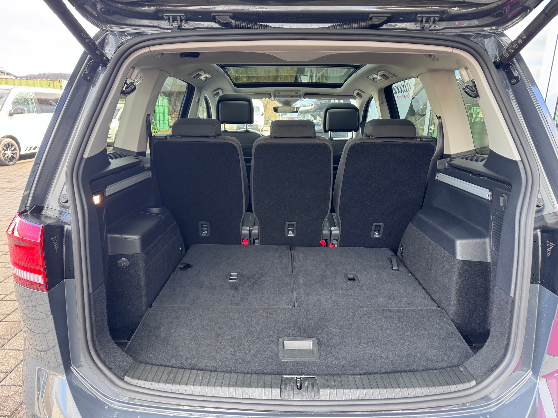 VW Touran 2.0 TDI BlueMotion Technology Comfortline DSG+7 Plätzer+LED Scheinwerfer+Navi+ACC+Panorama+Winterräder+-image-11