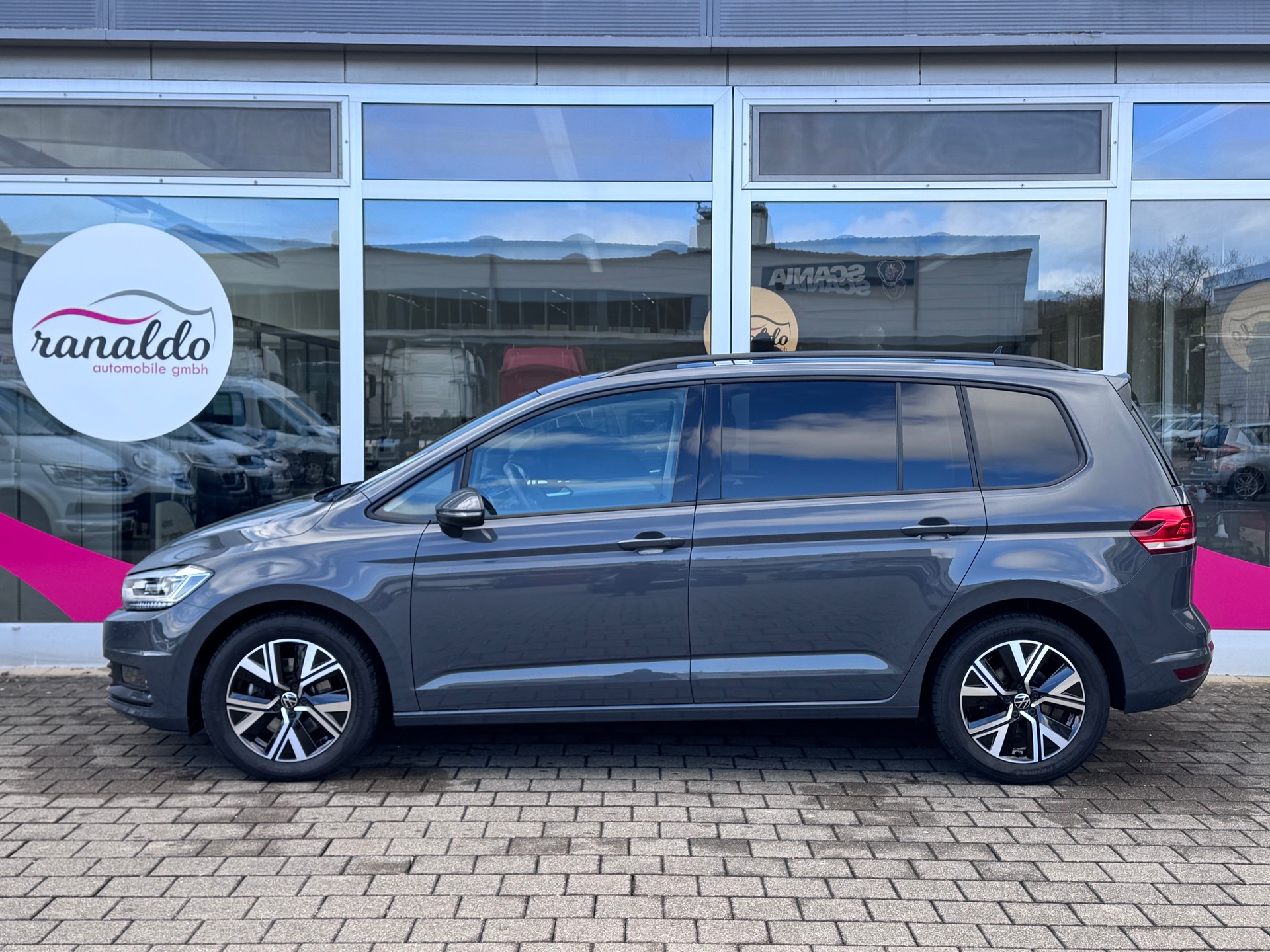 VW Touran 2.0 TDI BlueMotion Technology Comfortline DSG+7 Plätzer+LED Scheinwerfer+Navi+ACC+Panorama+Winterräder+-image-5