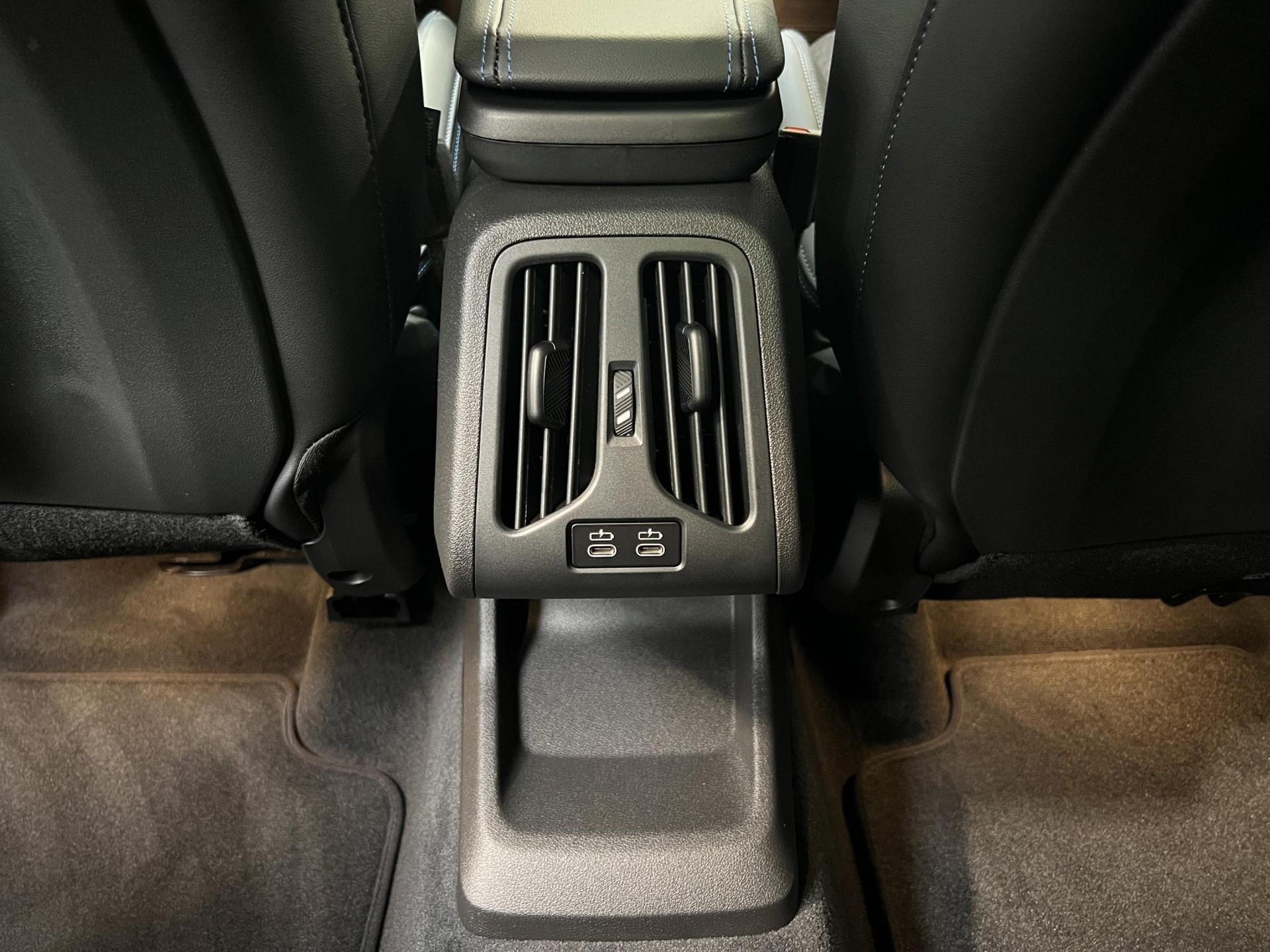 BMW X1 20d xDrive paddles-image-10