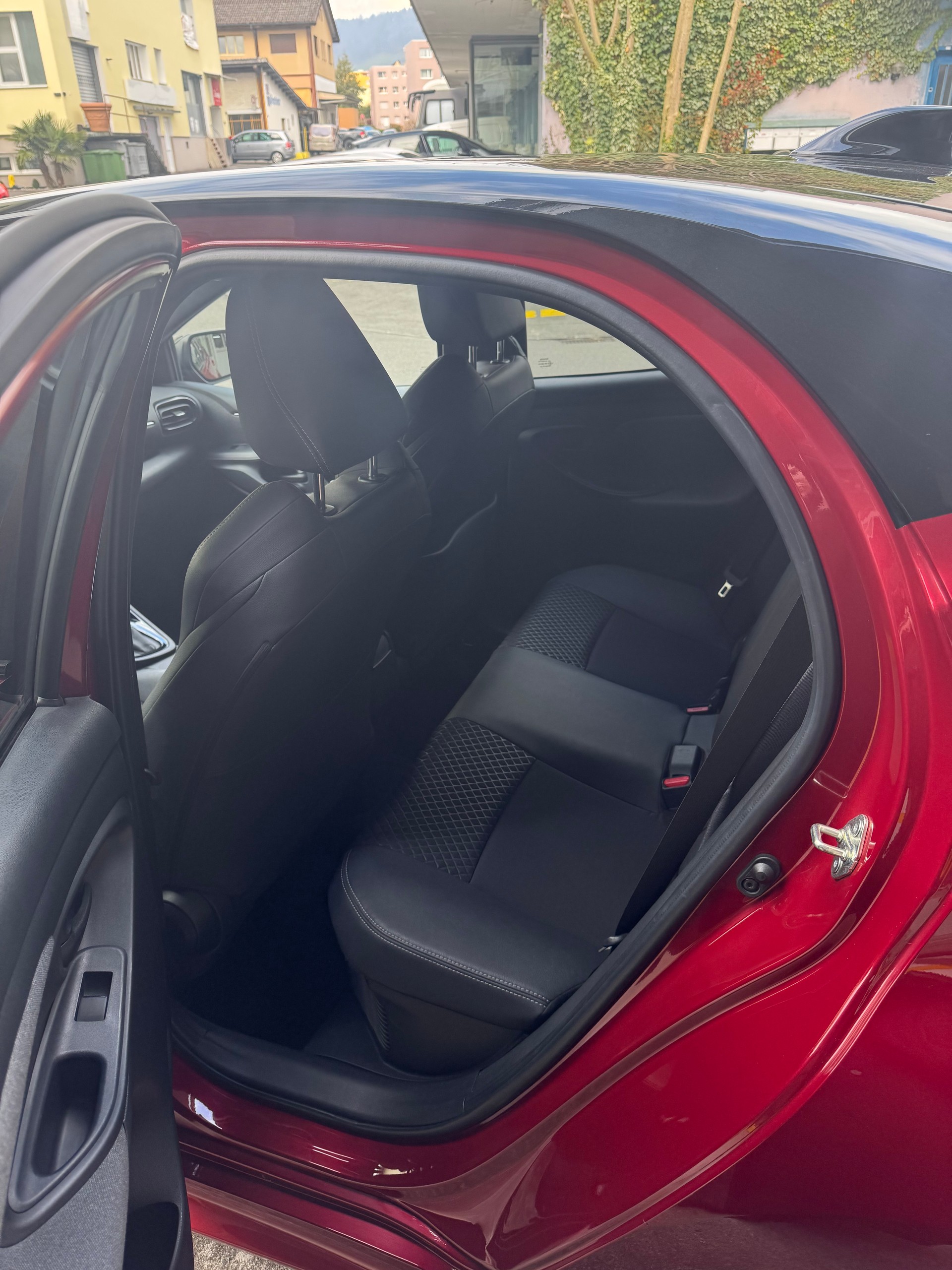 TOYOTA Yaris 1.5 Style e-CVT-image-6