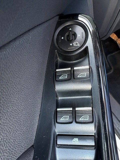 FORD Fiesta 1.0 SCTi Titanium-image-18
