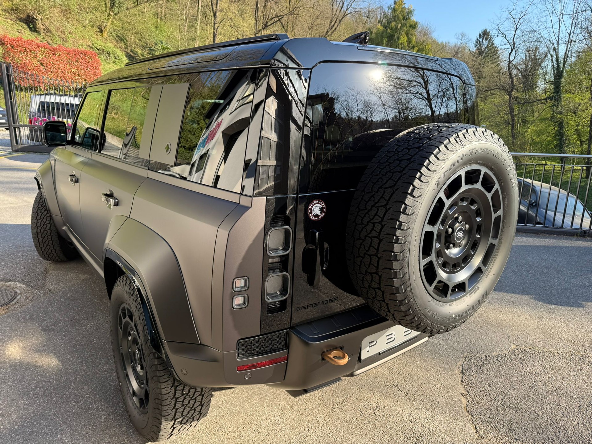 LAND ROVER Defender 110 635 V8 4.4 Octa AT8-image-6