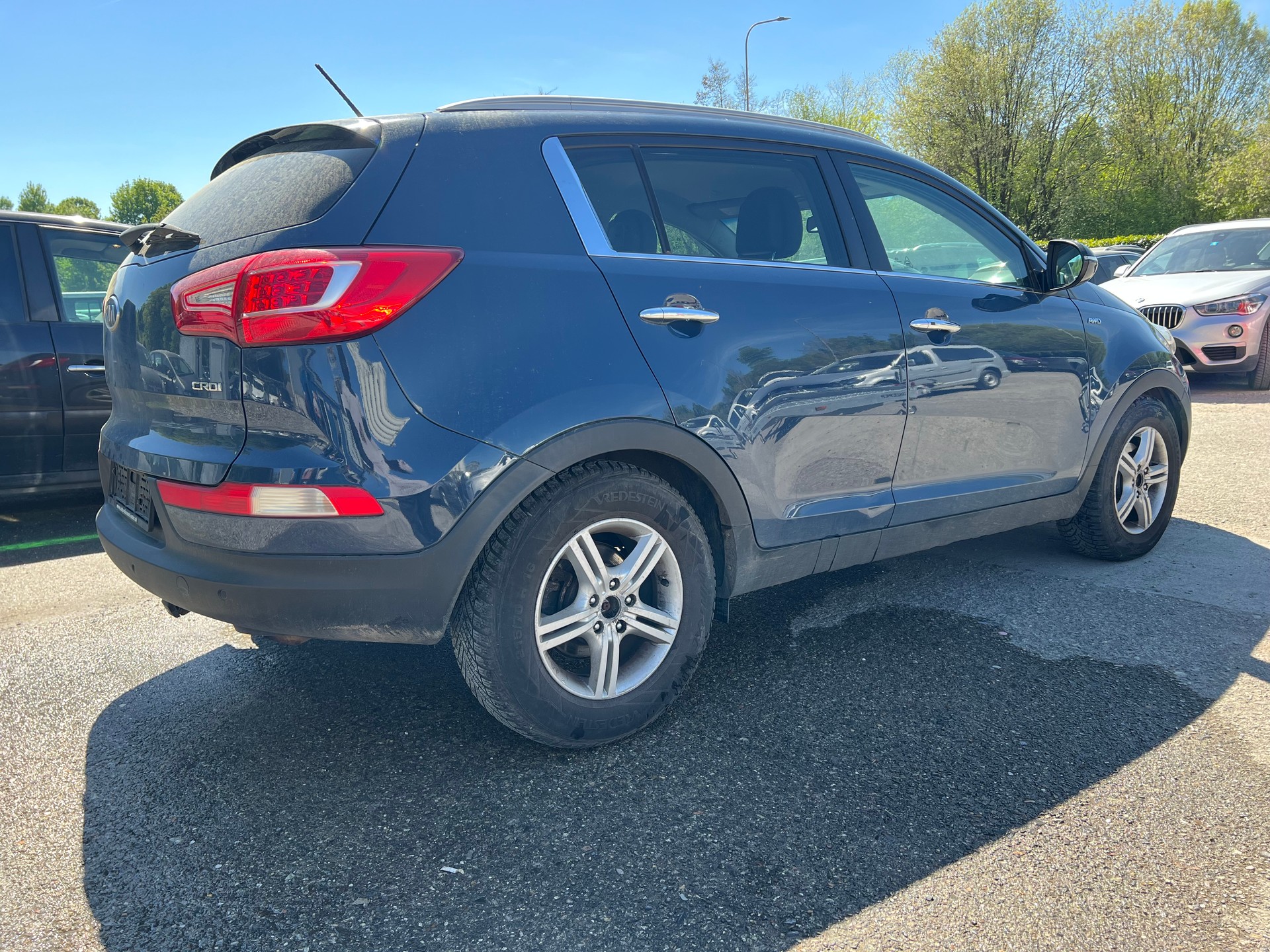 KIA Sportage 2.0 CRDi Style 4WD Automatic-image-2