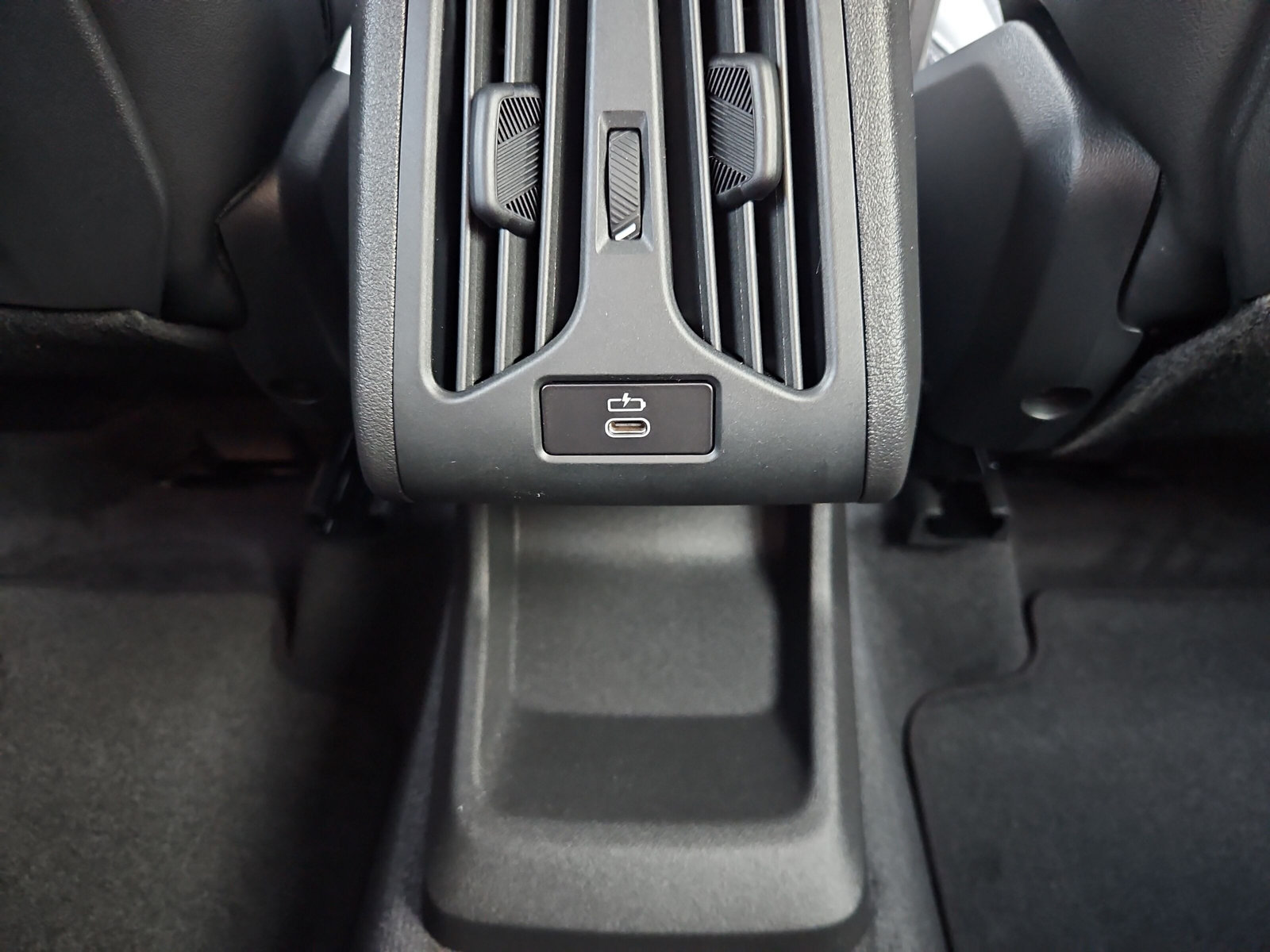 BMW 218d Active Tourer DKG-image-13