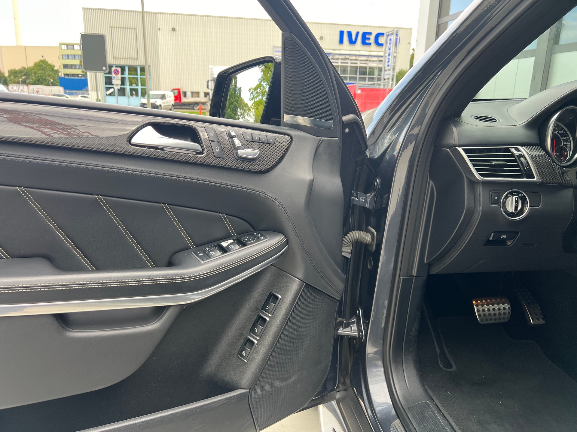 MERCEDES-BENZ GLS 63 AMG 4Matic Speedshift Plus 7G-Tronic-image-13