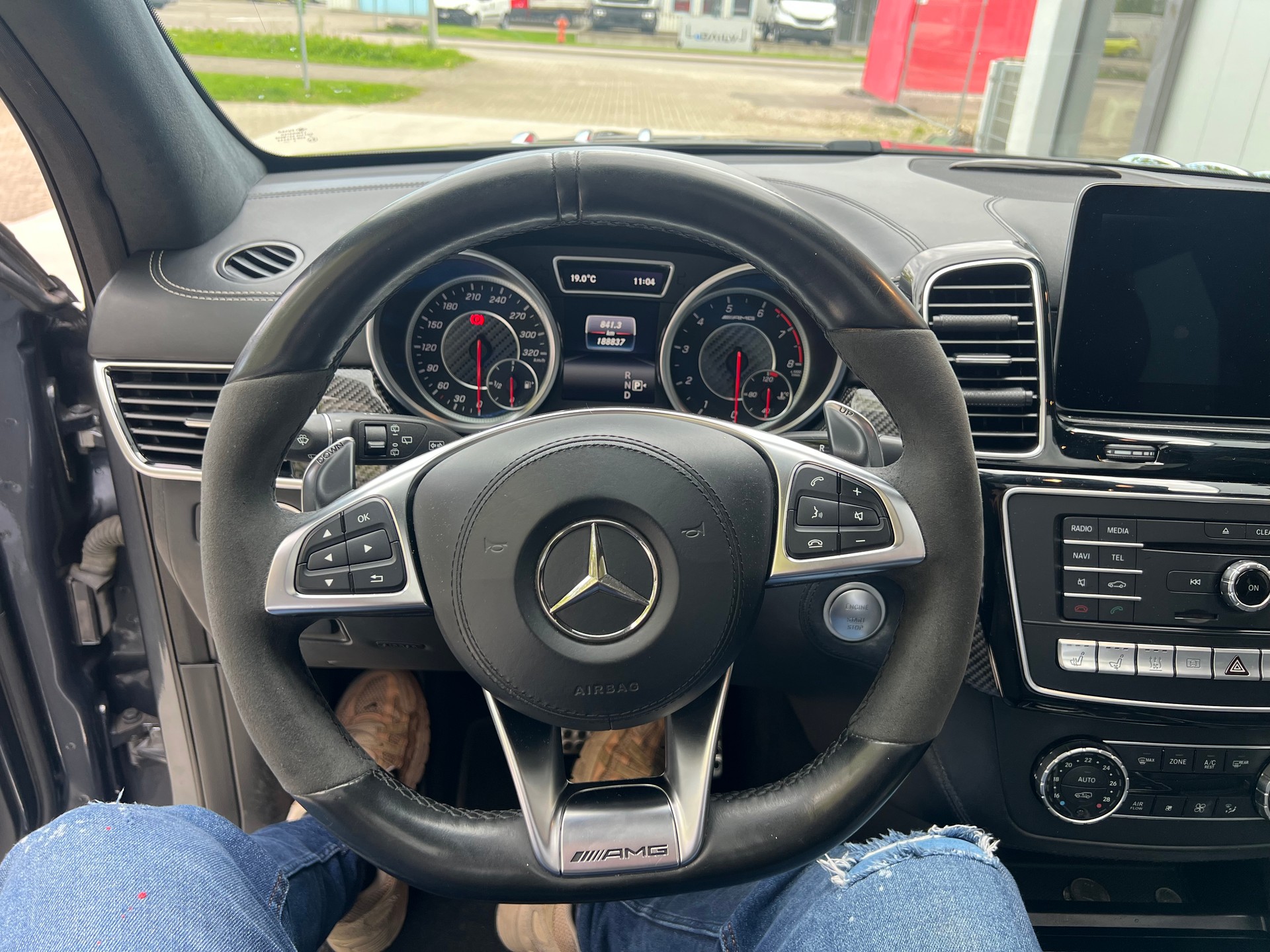 MERCEDES-BENZ GLS 63 AMG 4Matic Speedshift Plus 7G-Tronic-image-14