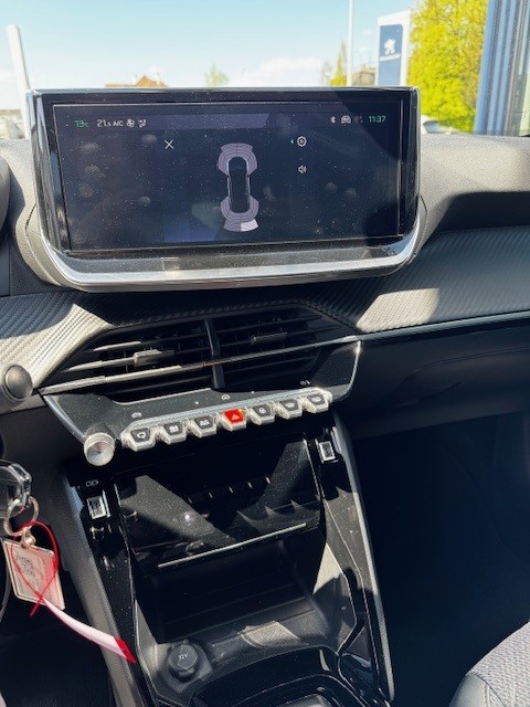 PEUGEOT 2008 1.2 PureTech Allure Premium-image-8