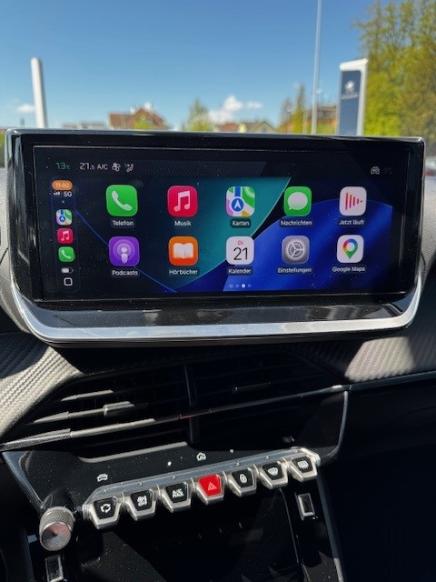 PEUGEOT 2008 1.2 PureTech Allure Premium-image-6