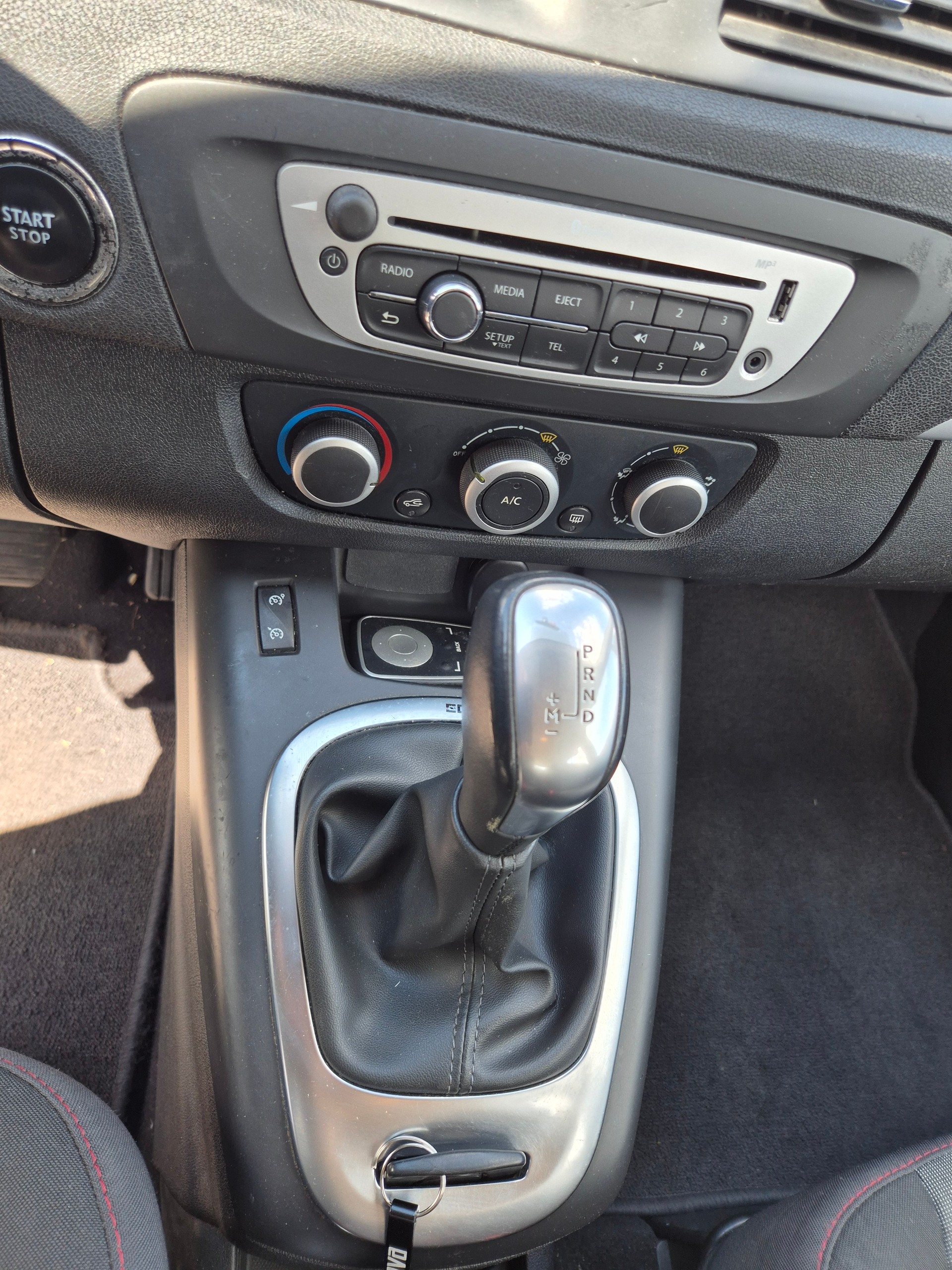 RENAULT Grand Scénic 1.5 dCi Bose EDC-image-8
