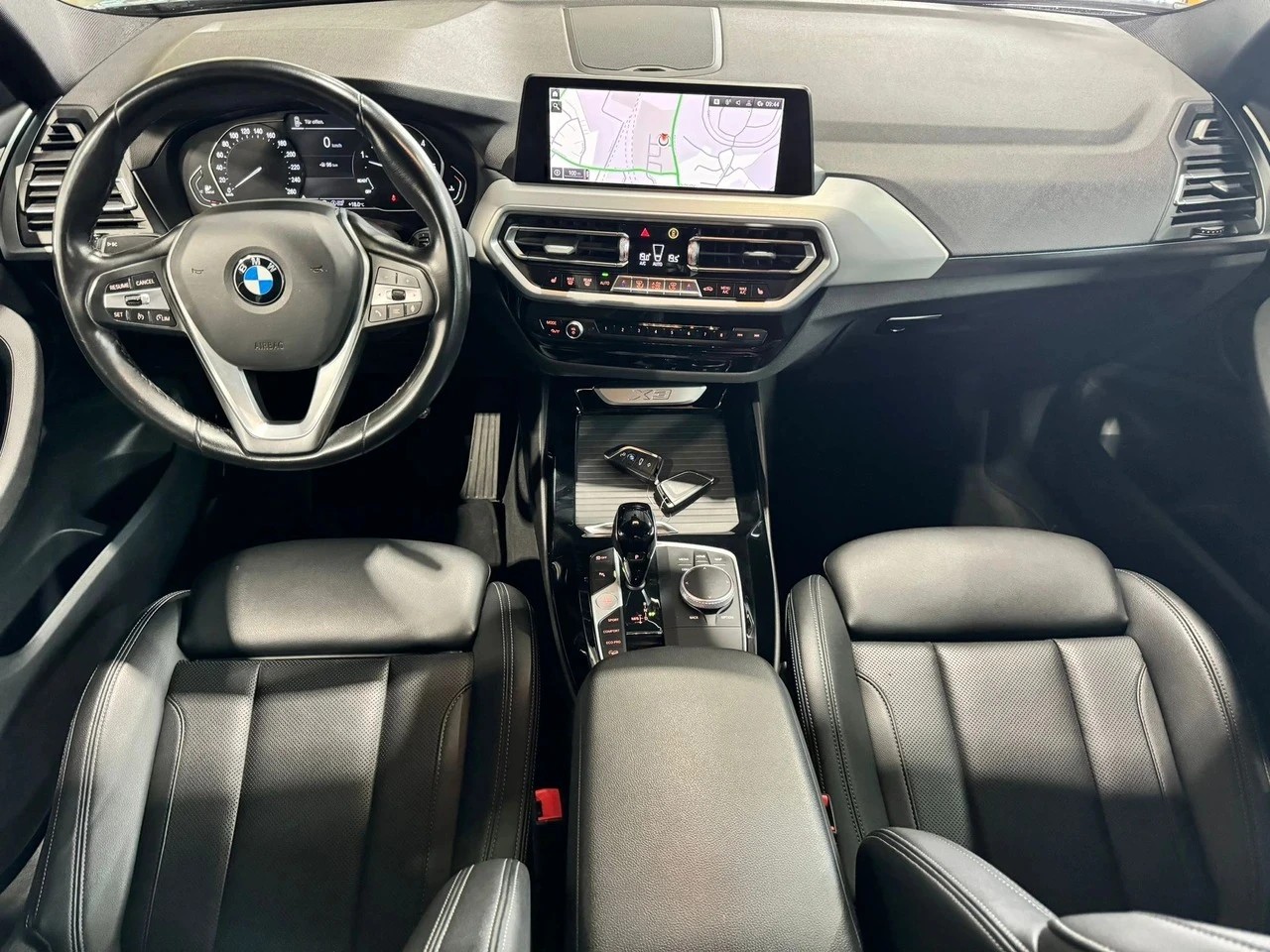 BMW X3 20d xDrive X-LINE CH FAHRZEUG-image-11