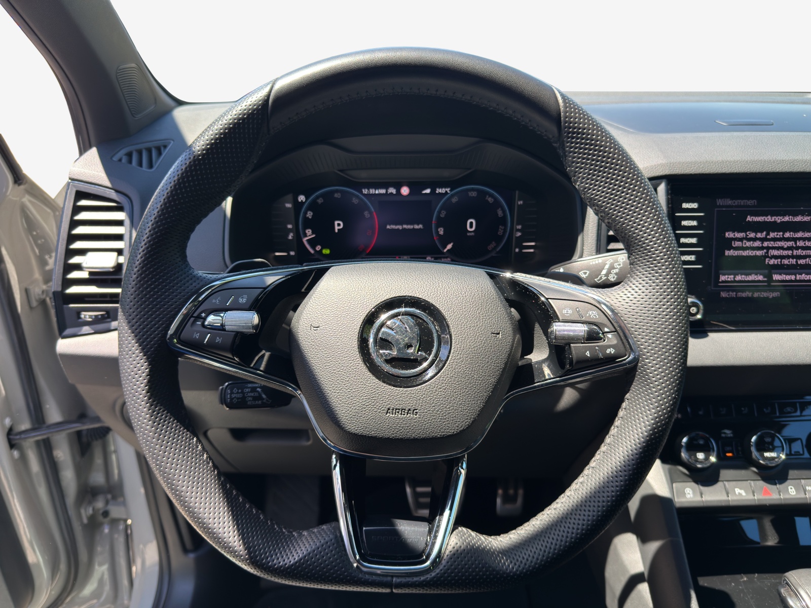 SKODA Karoq 1.5 TSI SportLine DSG-image-9