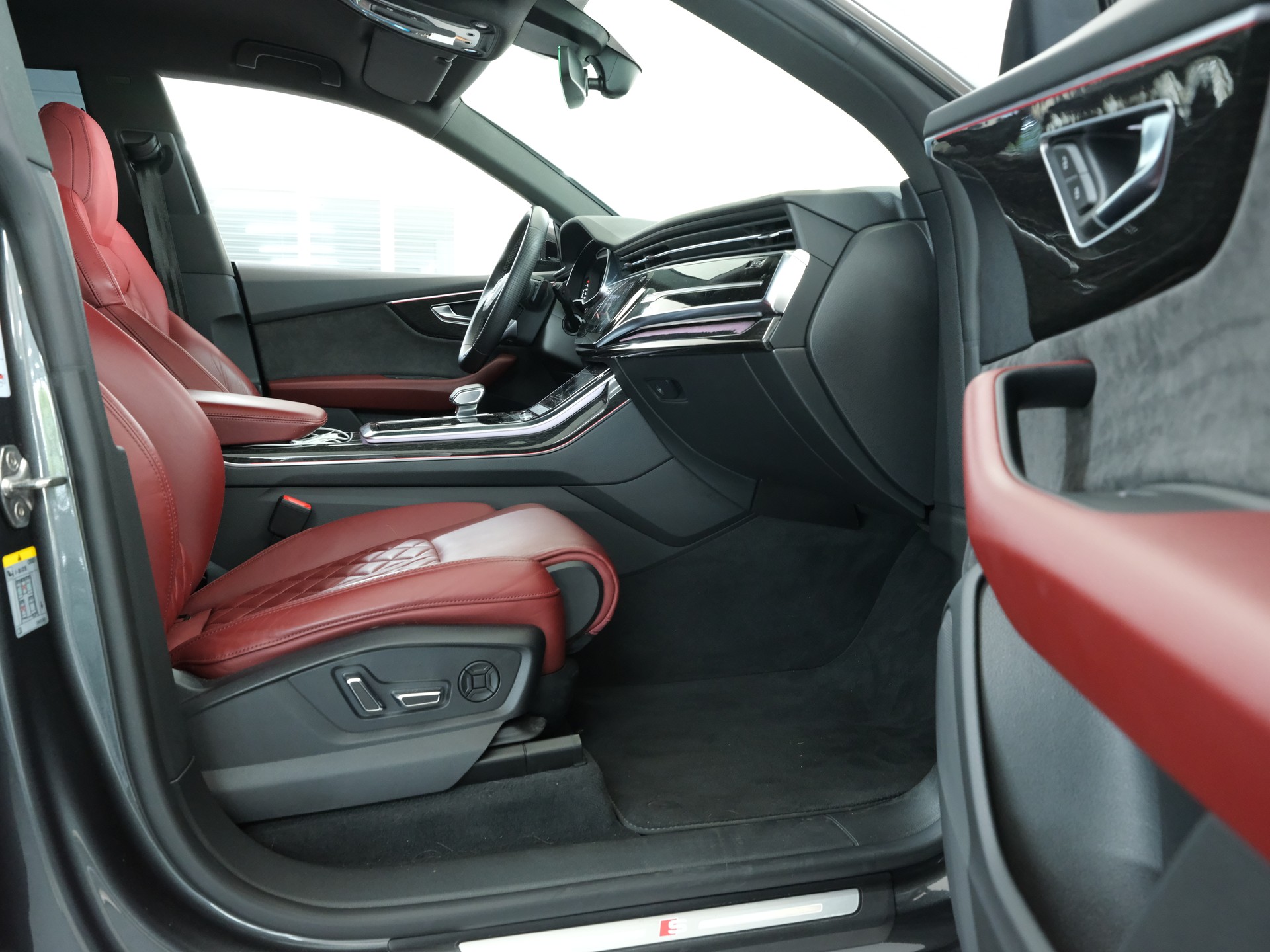 AUDI SQ8 TFSI quattro tiptronic *RS Performance* *Sportabgassanlage* *Head Up Display*-image-31