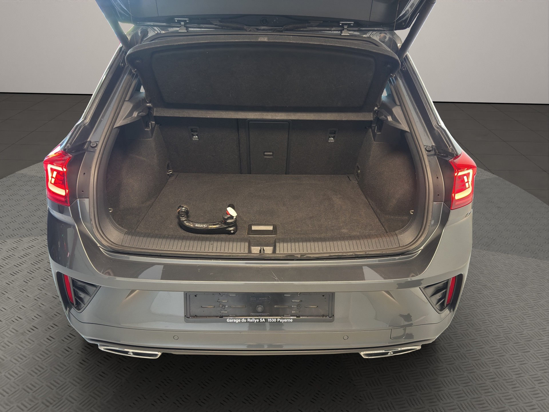 VW T-Roc 2.0 TSI R-Line DSG 4Motion-image-5