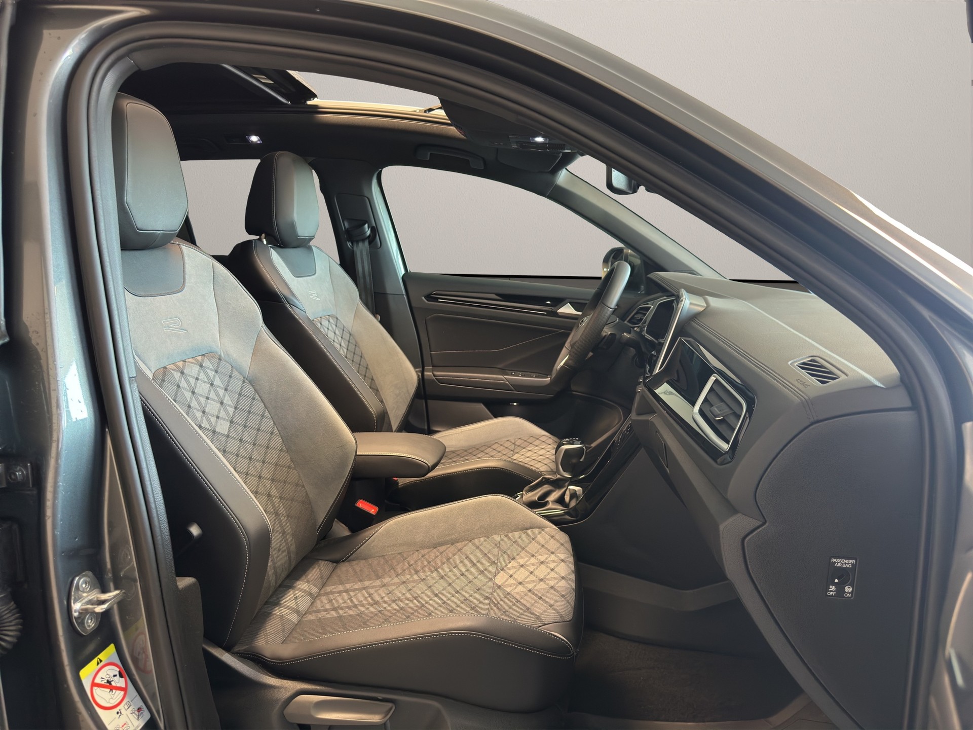 VW T-Roc 2.0 TSI R-Line DSG 4Motion-image-9