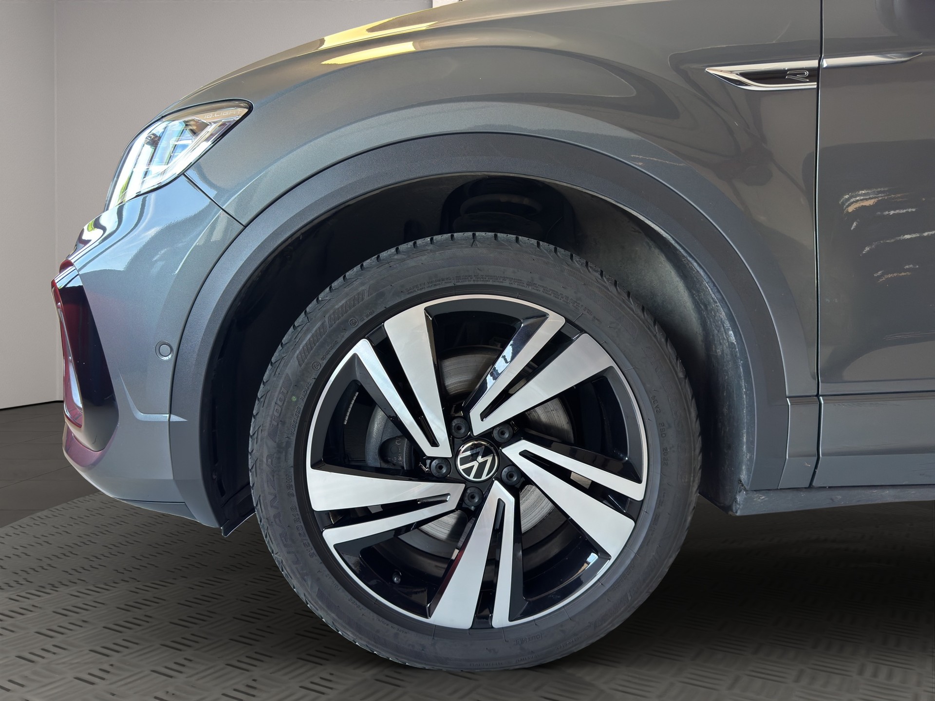 VW T-Roc 2.0 TSI R-Line DSG 4Motion-image-6