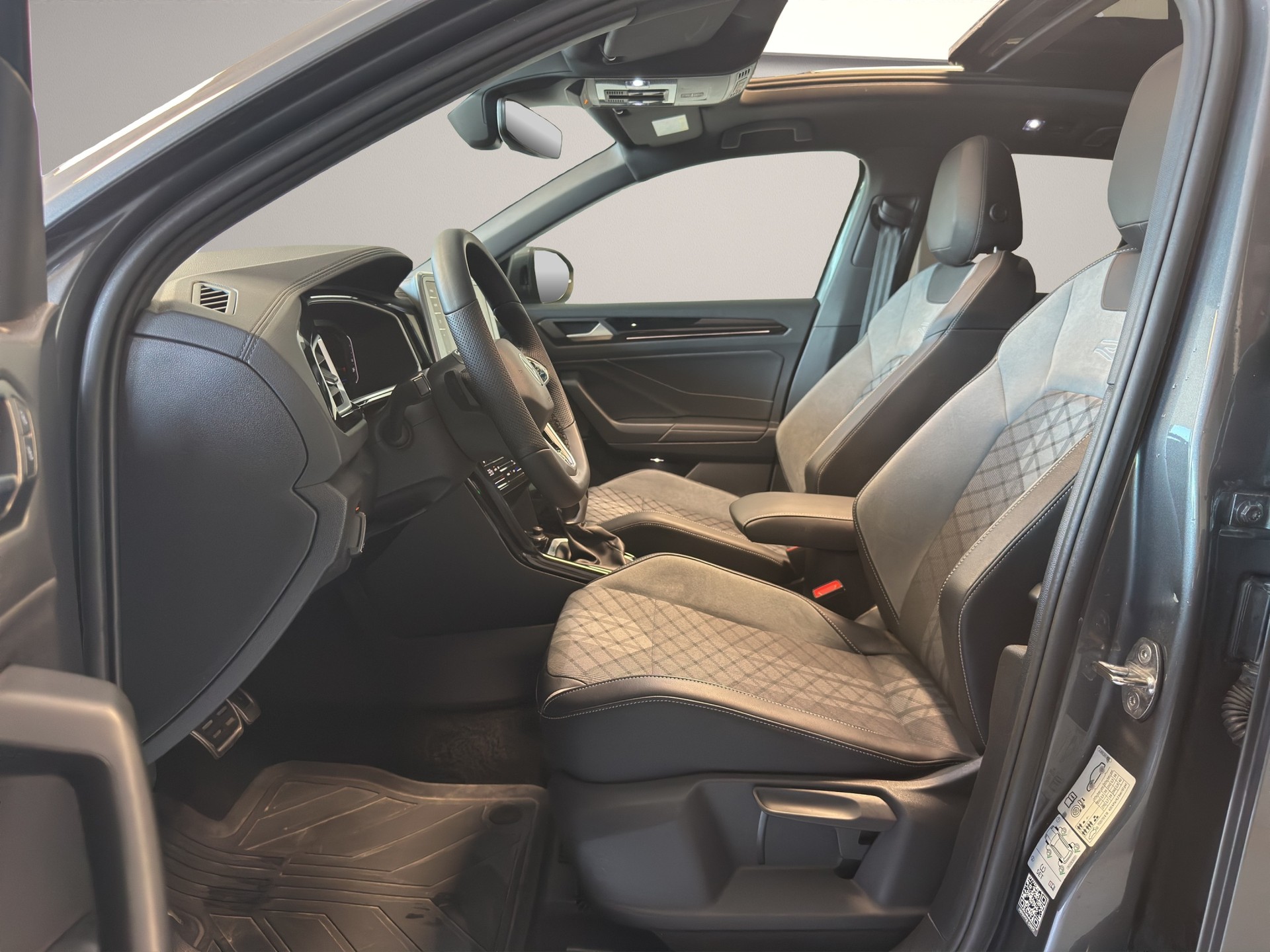 VW T-Roc 2.0 TSI R-Line DSG 4Motion-image-8