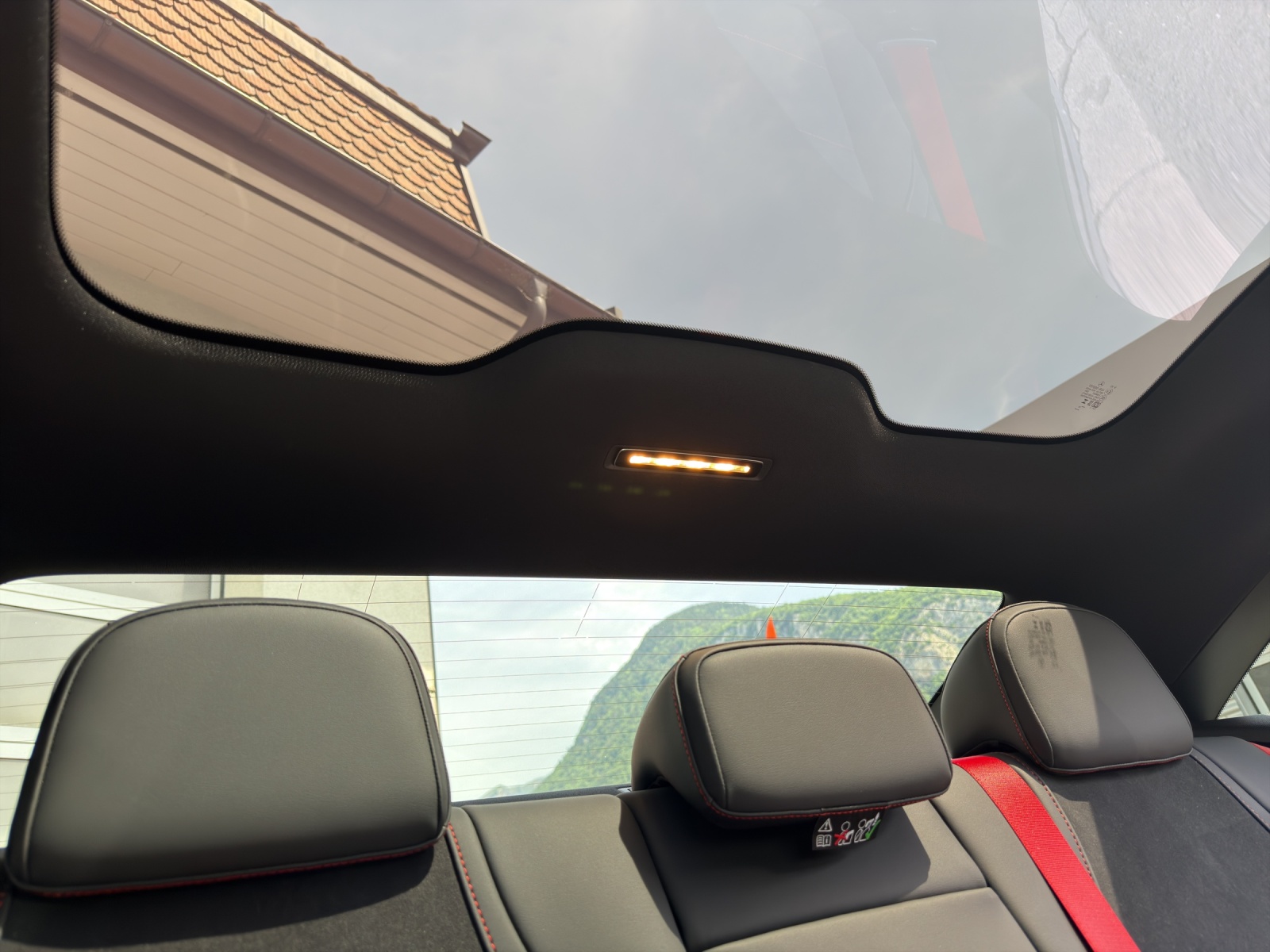 Image MERCEDES-BENZ CLA-350 CLA 350 4 Matic 85 kWh EQ