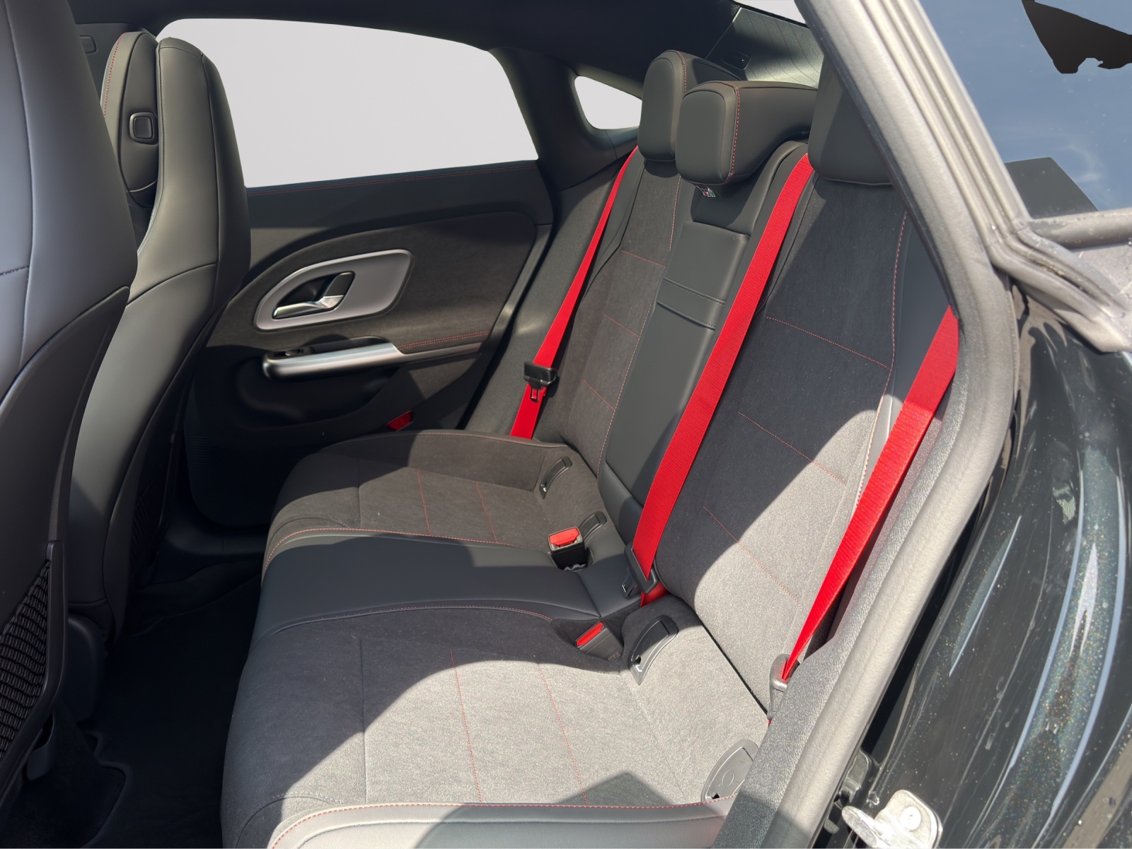 Image MERCEDES-BENZ CLA-350 CLA 350 4 Matic 85 kWh EQ